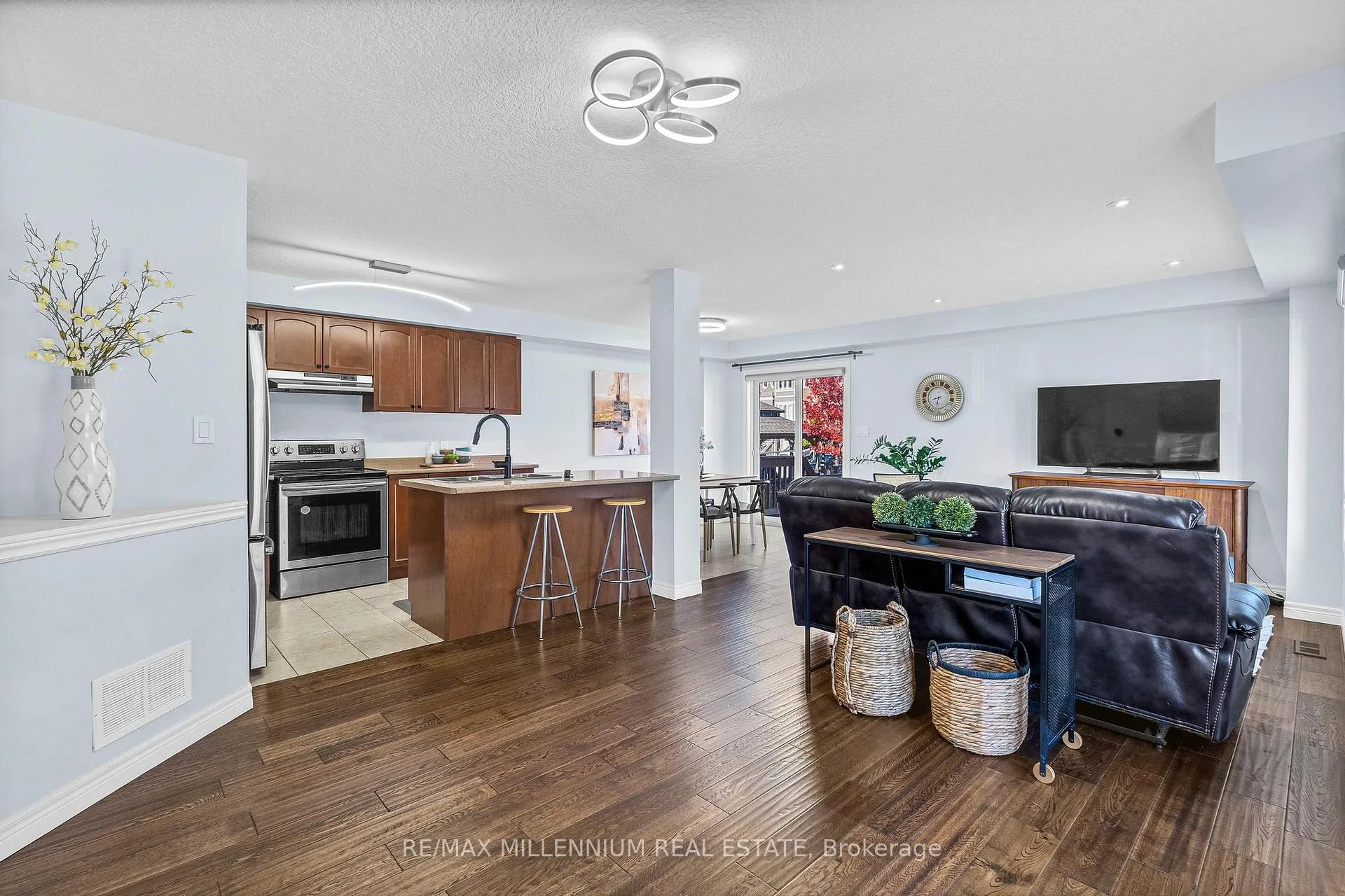 Photo 11 of 235 Bellagio Avenue, Hamilton, Stoney Creek Mountain — HOMEH