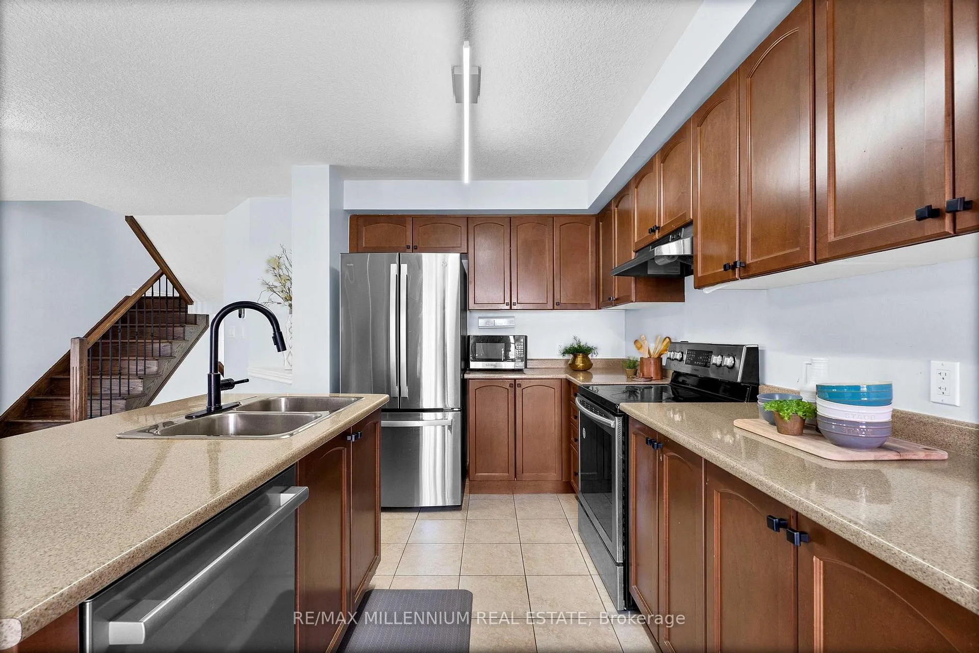 Photo 15 of 235 Bellagio Avenue, Hamilton, Stoney Creek Mountain — HOMEH
