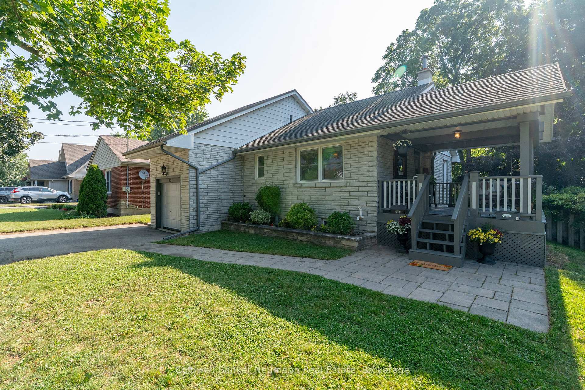Front of 20 Summit Crescent