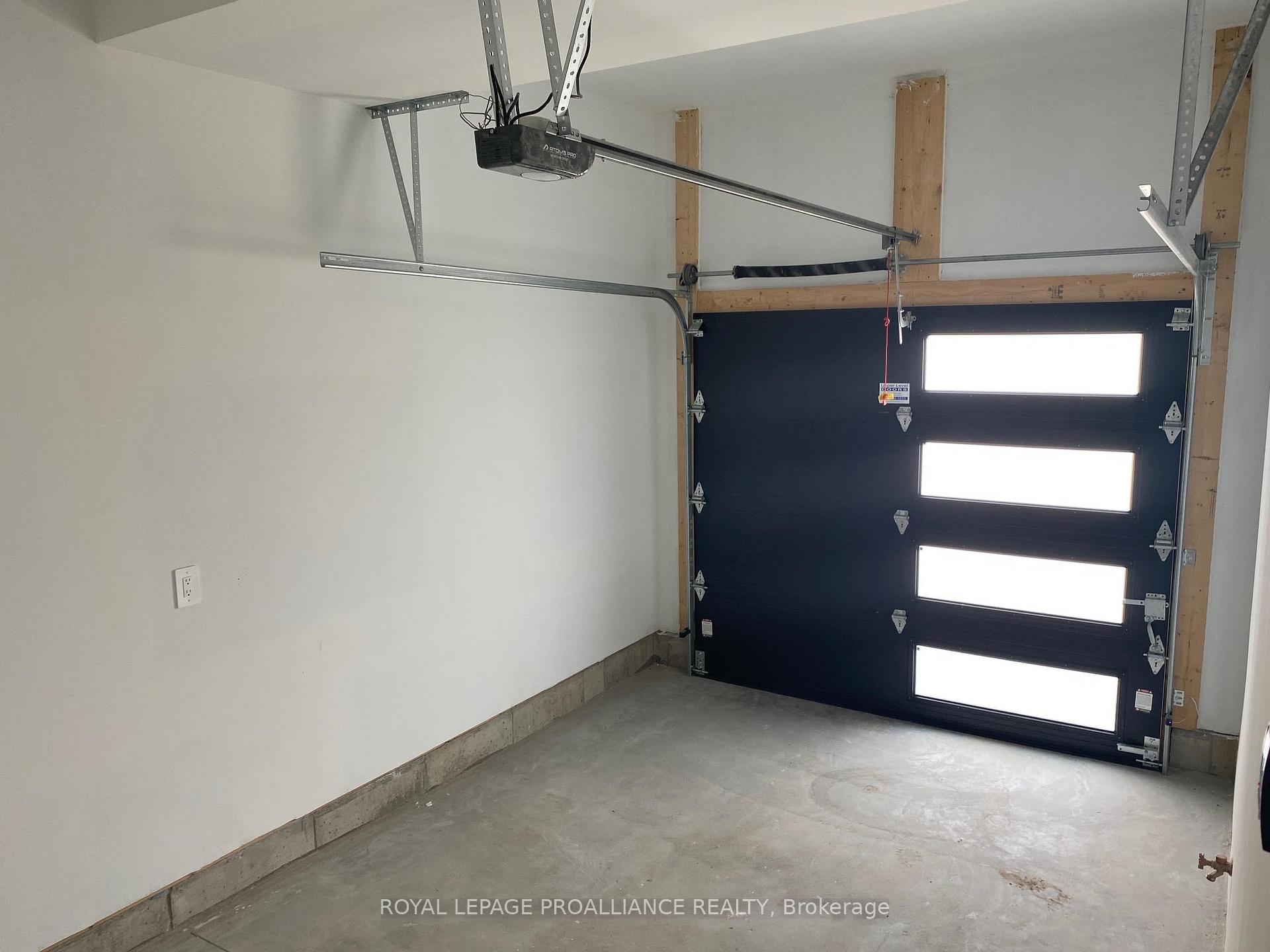 Photo 15 of 23 Primrose Crescent, Belleville, Thurlow Ward — HOMEH