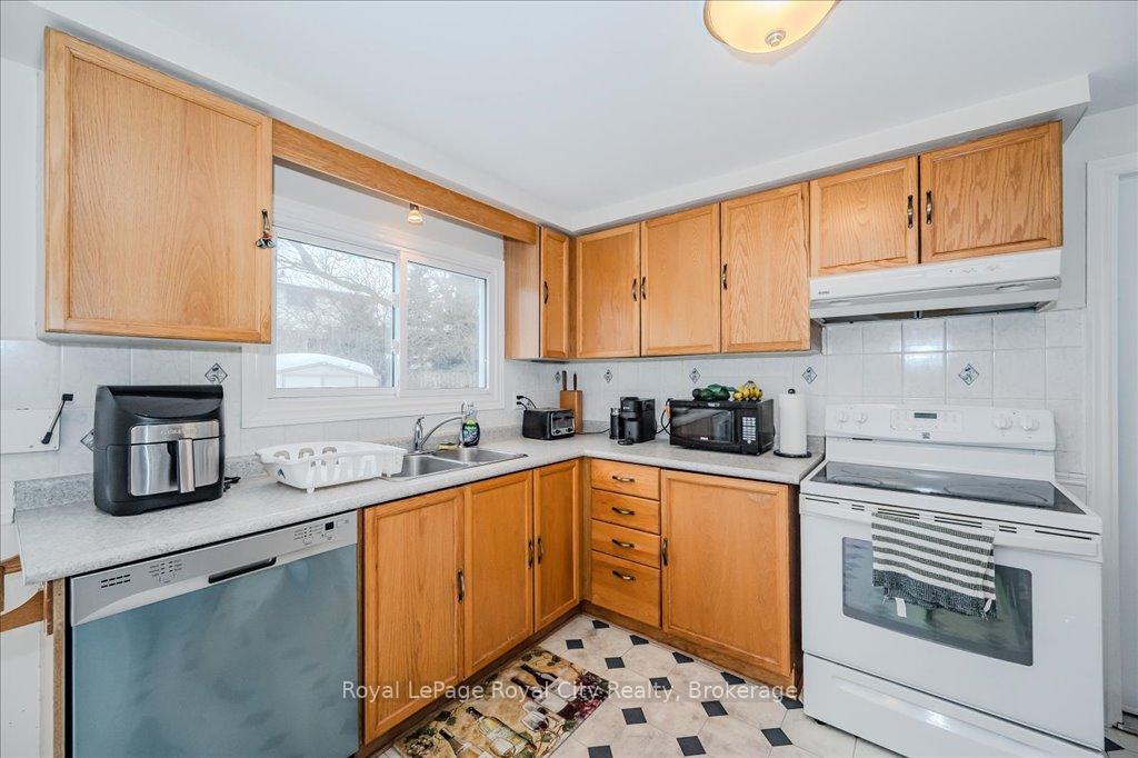 Photo 10 of 145 Kortright Road W, Guelph, Kortright West — HOMEH