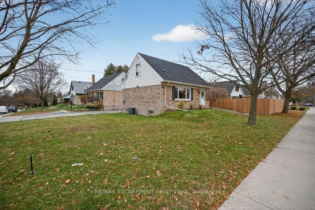 Photo 3 of 52 Sylvia Crescent, Hamilton, Rosedale — HOMEH