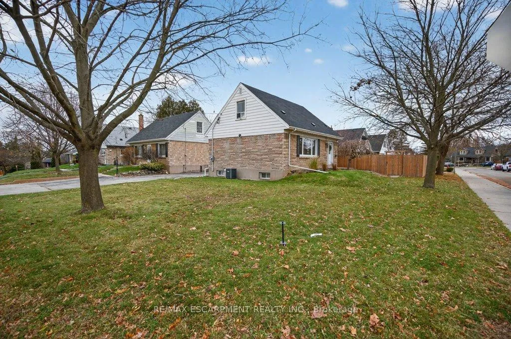 Photo 4 of 52 Sylvia Crescent, Hamilton, Rosedale — HOMEH