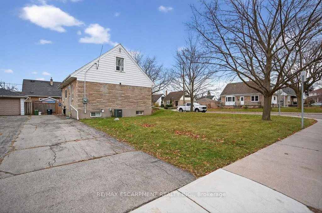 Photo 5 of 52 Sylvia Crescent, Hamilton, Rosedale — HOMEH