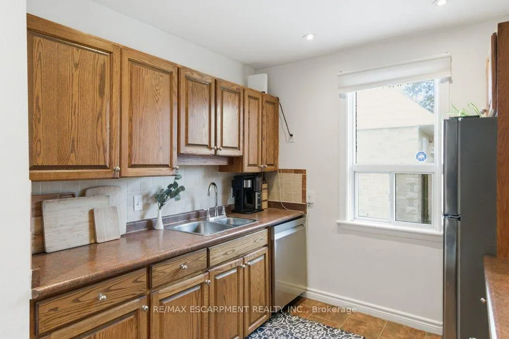Photo 16 of 52 Sylvia Crescent, Hamilton, Rosedale — HOMEH