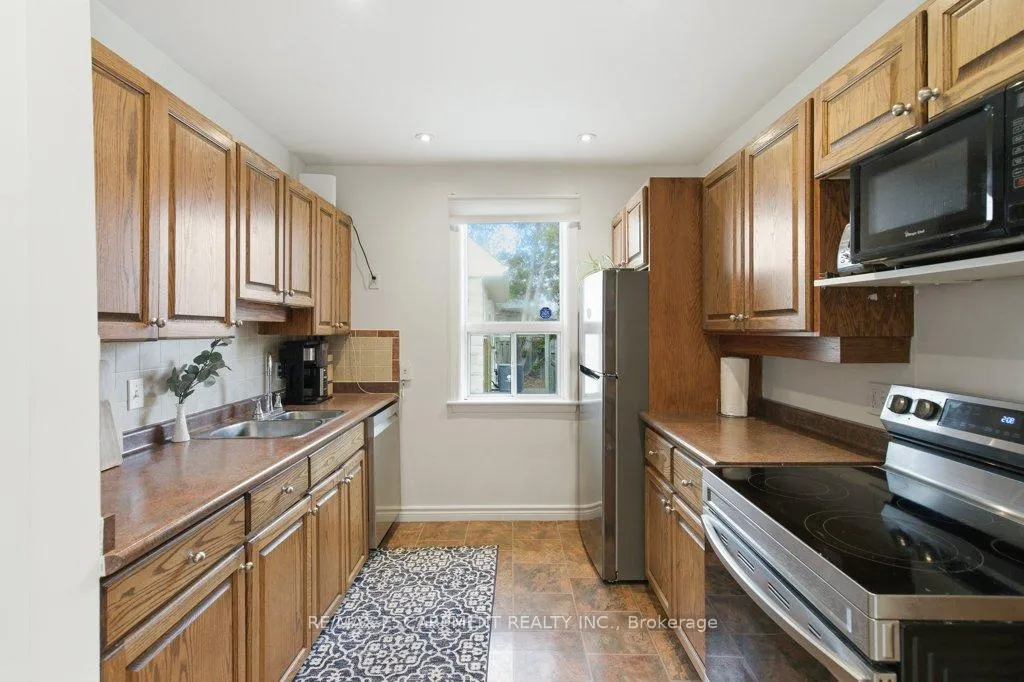 Photo 18 of 52 Sylvia Crescent, Hamilton, Rosedale — HOMEH