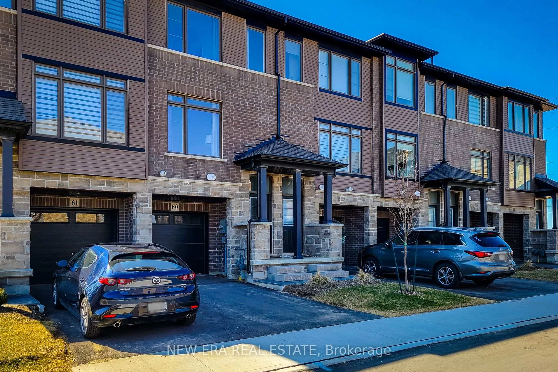 Photo 2 of Unit 60, 120 Court Drive, Brant, Paris — HOMEH