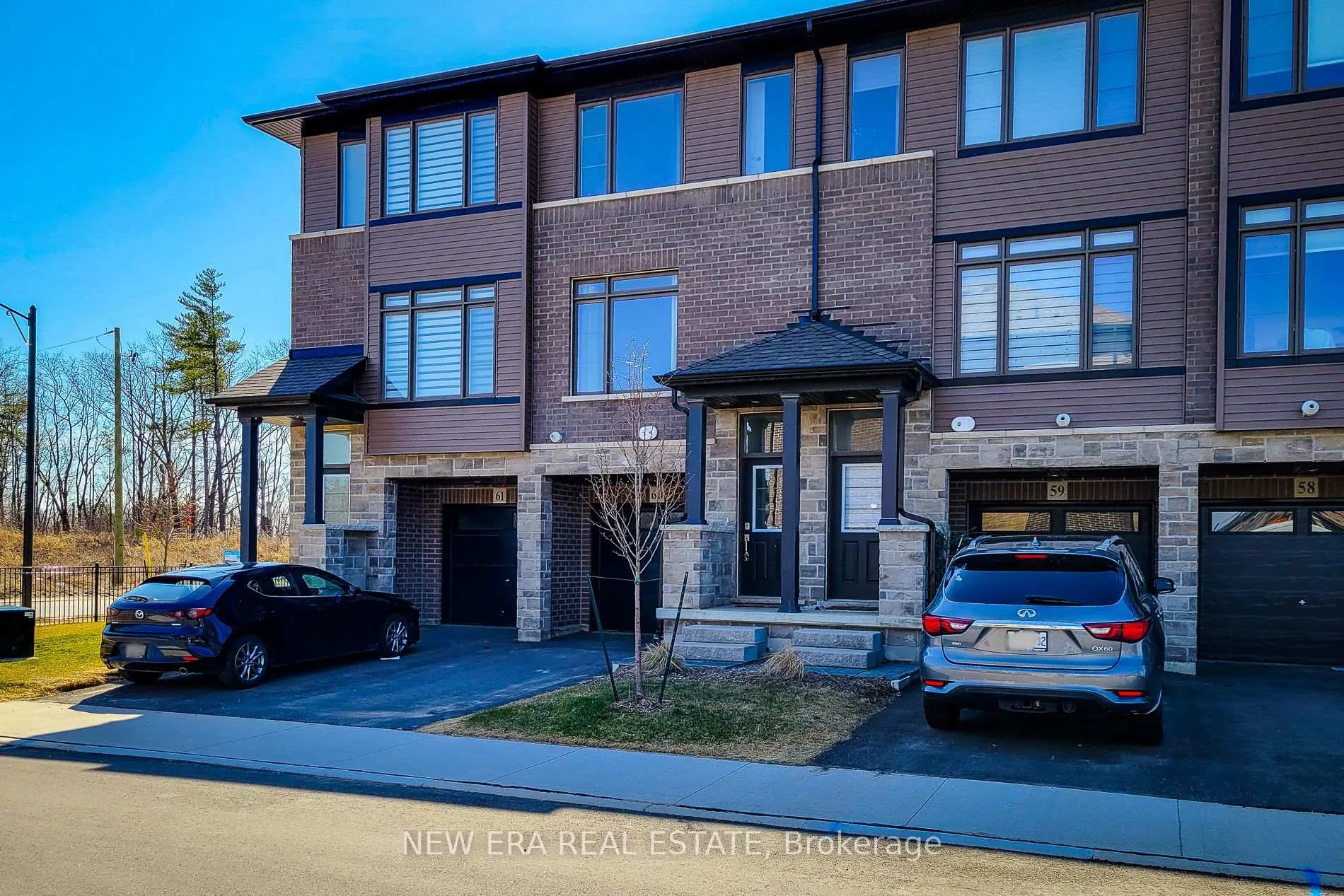 Photo 3 of Unit 60, 120 Court Drive, Brant, Paris — HOMEH