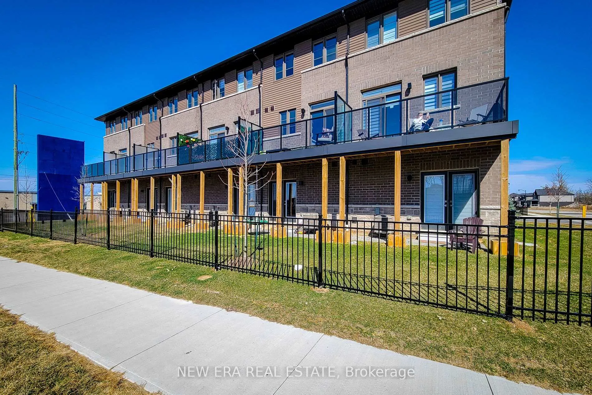 Photo 4 of Unit 60, 120 Court Drive, Brant, Paris — HOMEH