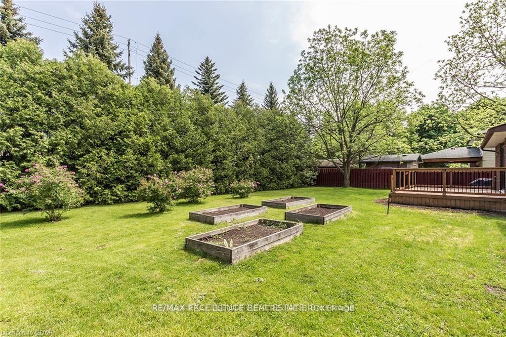 Photo 3 of 14 Renfrew Place, Guelph, Kortright West — HOMEH