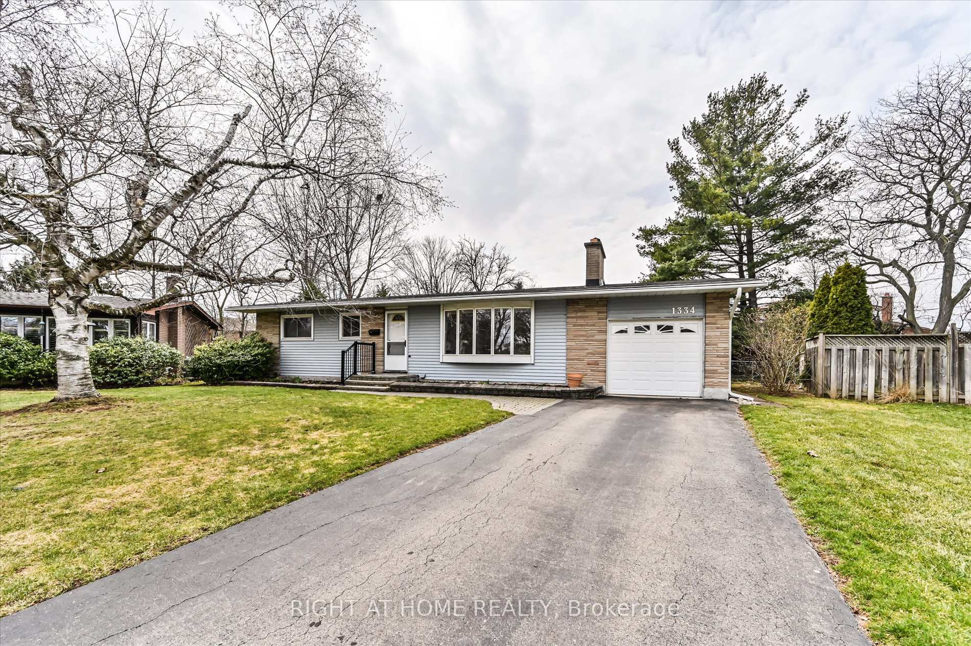 Front of 1334 Langdale Crescent