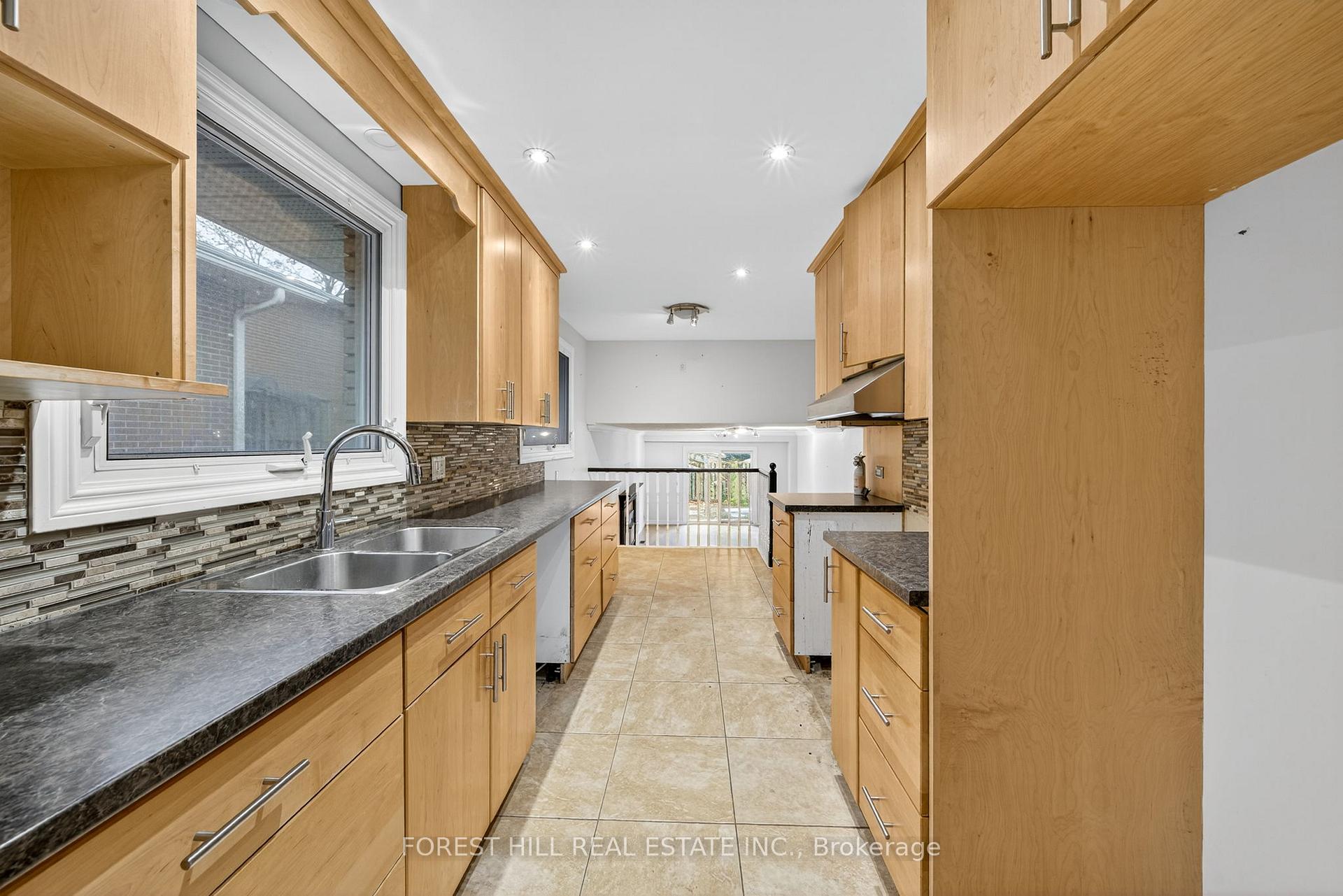 Photo 10 of 233 Rose Street, Barrie, Wellington — HOMEH