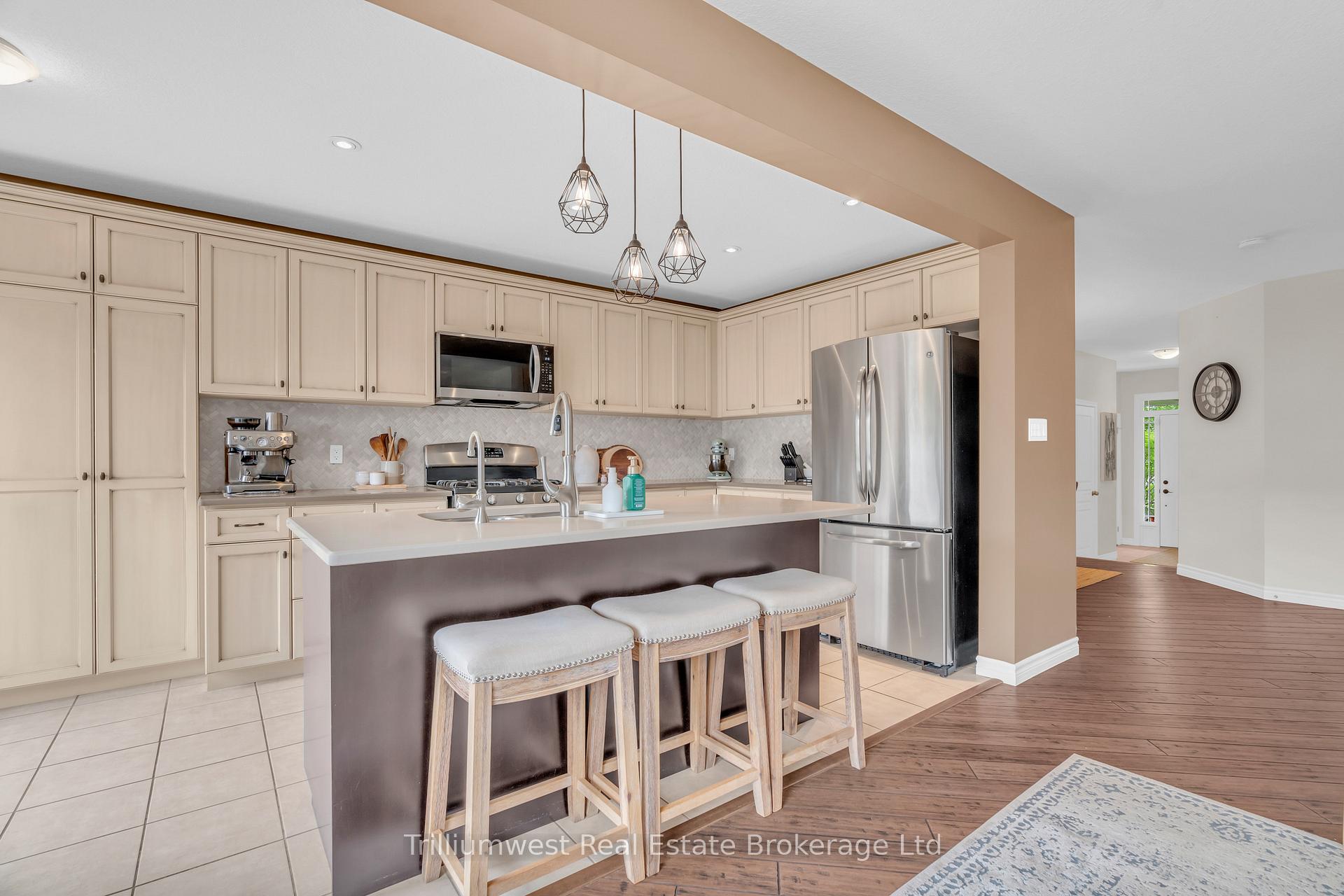 Photo 12 of 210 Couling Crescent, Guelph, Grange Road — HOMEH