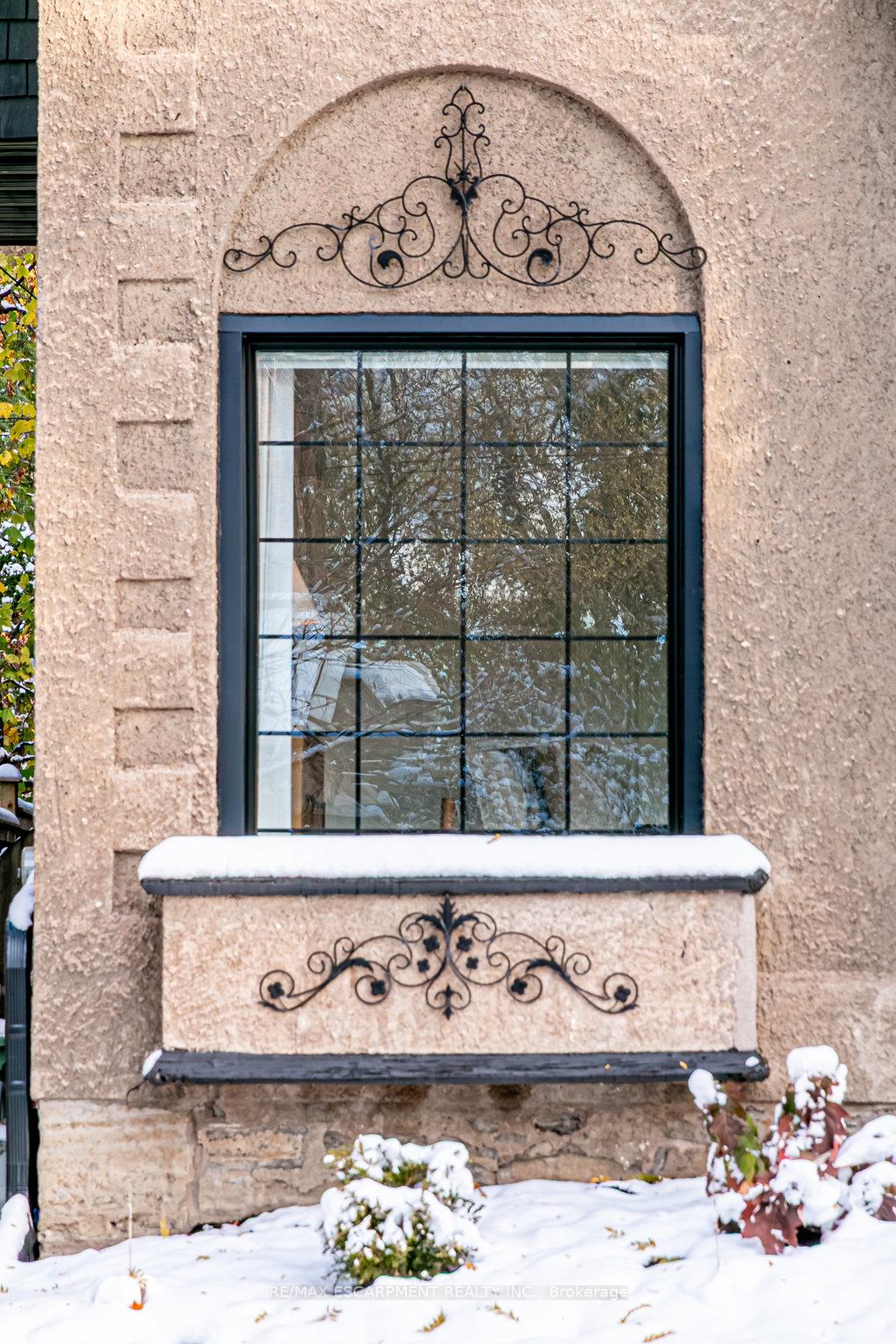 Photo 2 of 265 MacNab Street S, Hamilton, Durand — HOMEH