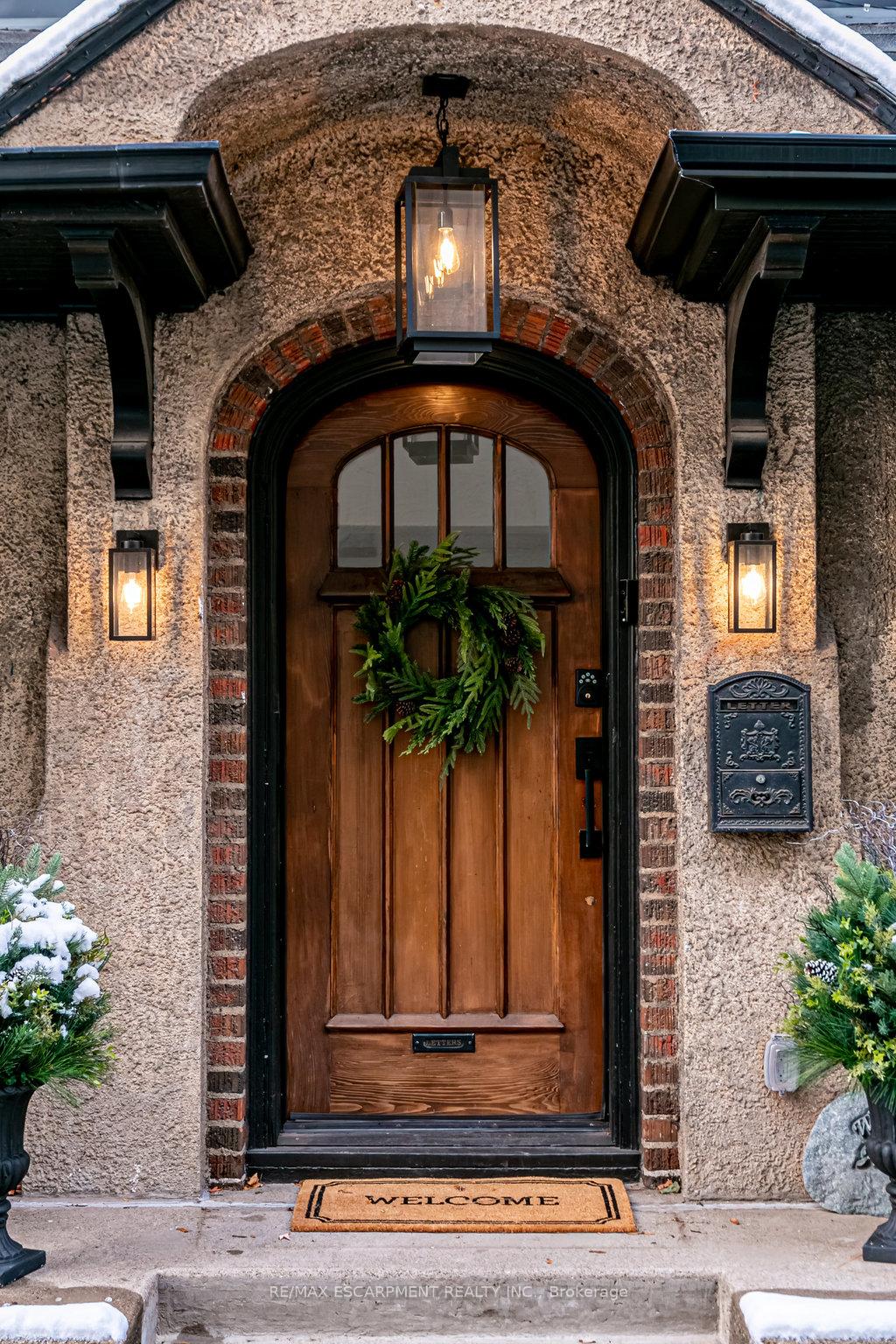 Photo 3 of 265 MacNab Street S, Hamilton, Durand — HOMEH