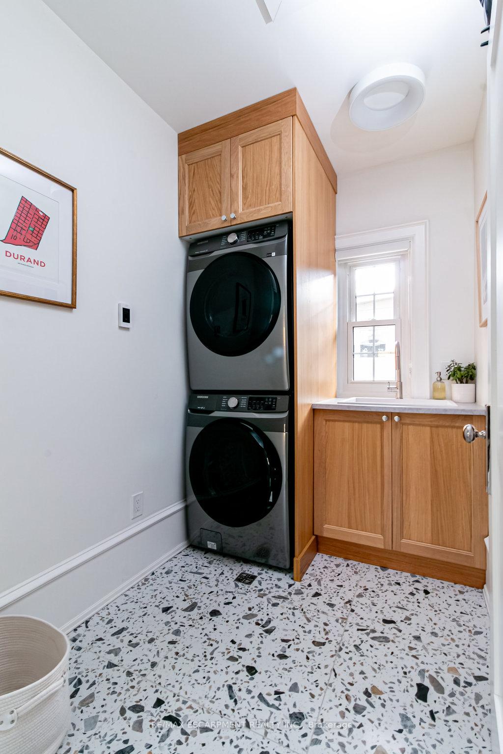 Photo 35 of 265 MacNab Street S, Hamilton, Durand — HOMEH
