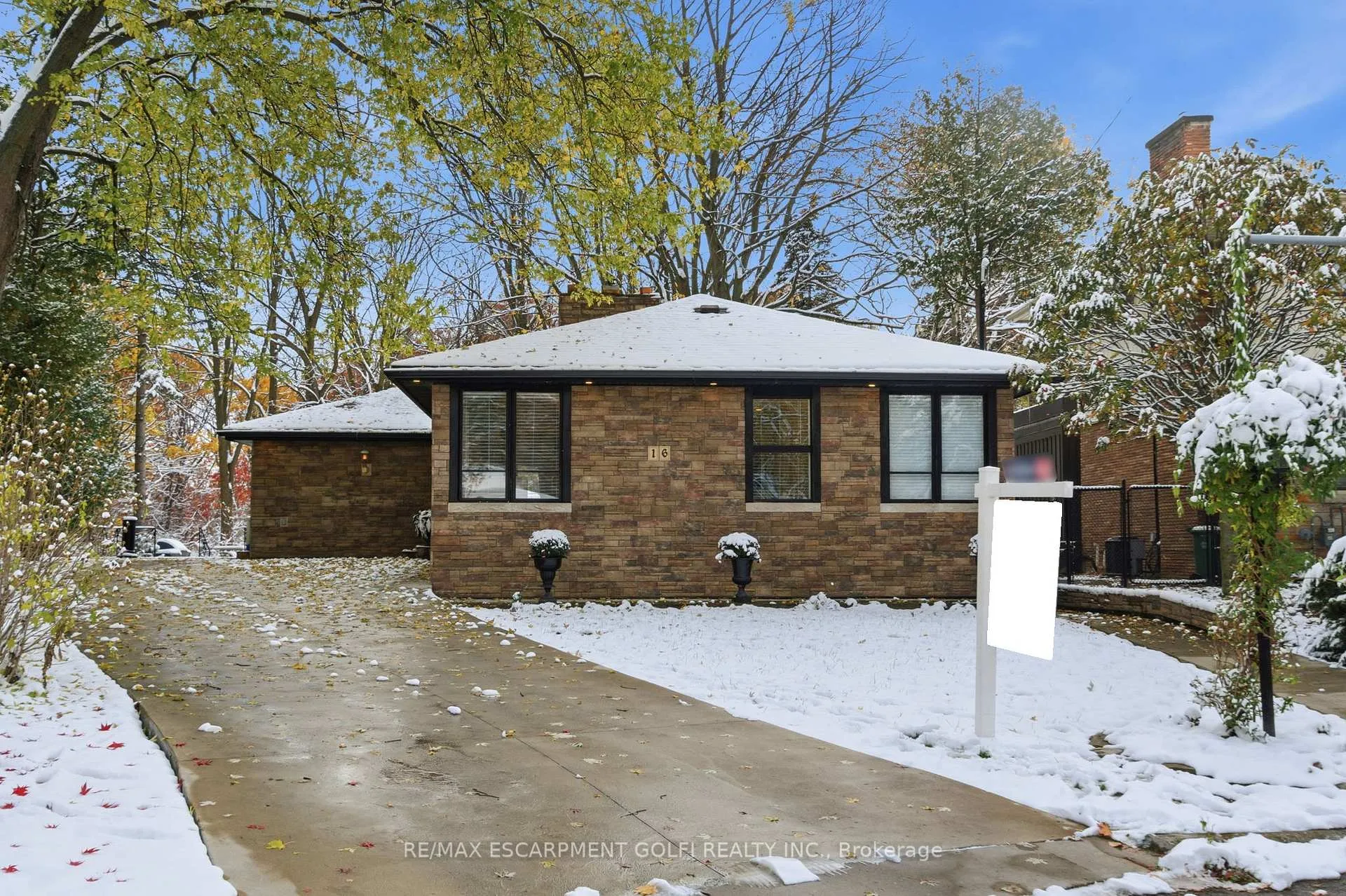 Photo 1 of 16 Freeland Court, Hamilton, Westdale — HOMEH