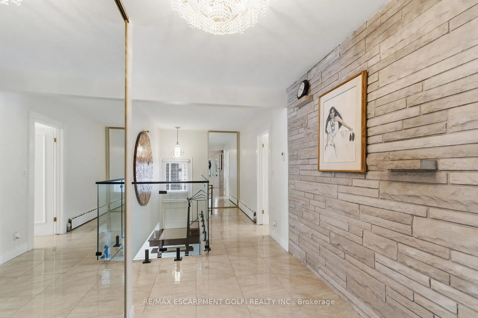 Photo 5 of 16 Freeland Court, Hamilton, Westdale — HOMEH