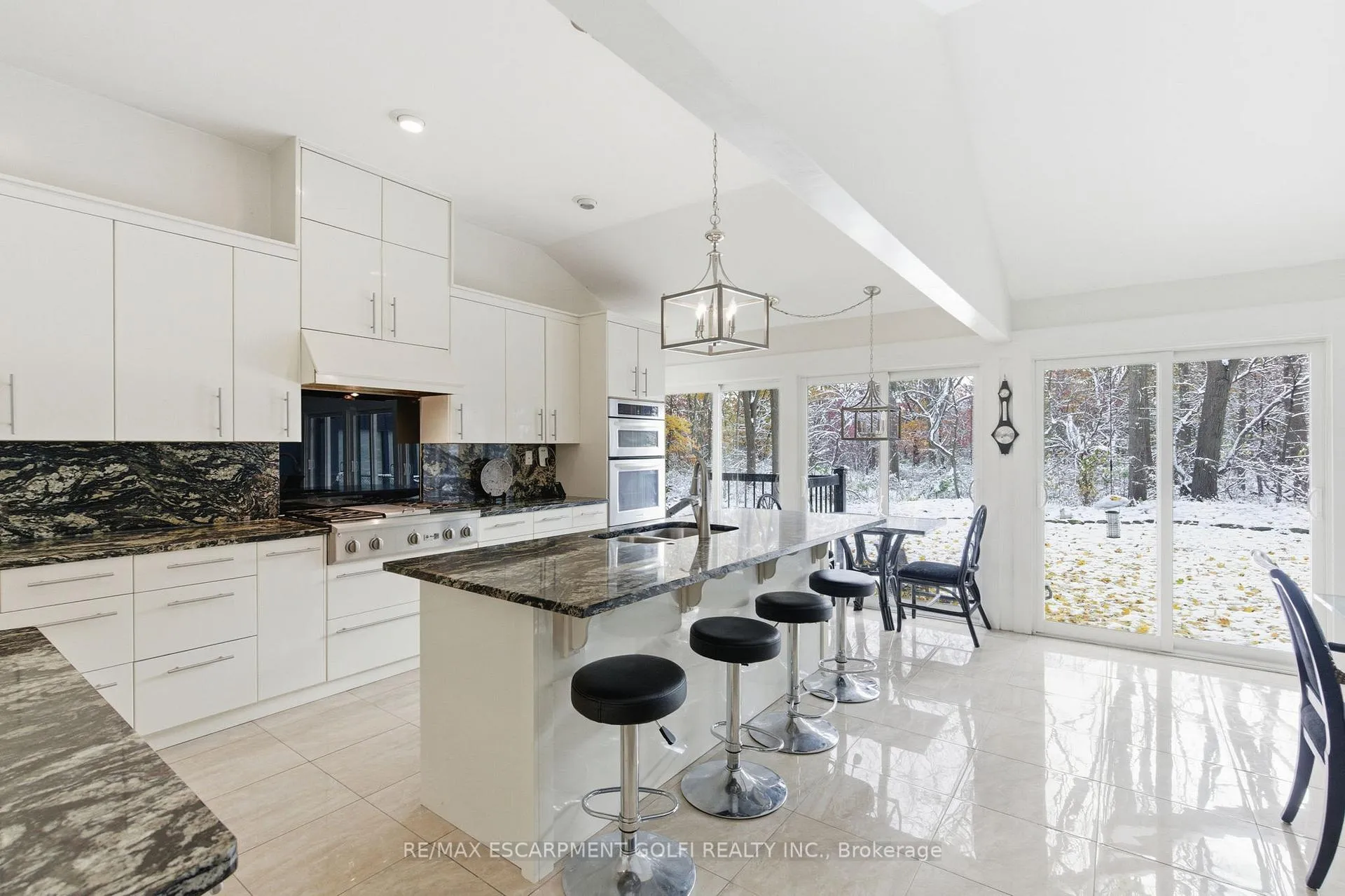 Photo 6 of 16 Freeland Court, Hamilton, Westdale — HOMEH