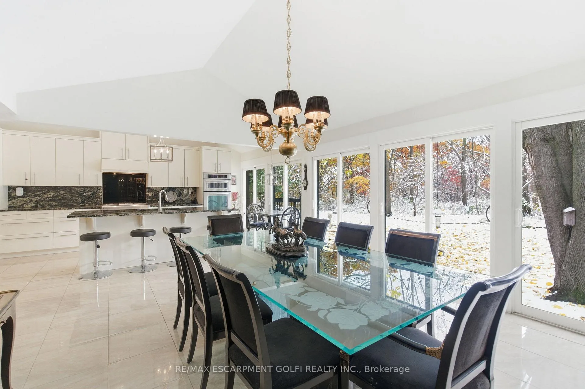 Photo 9 of 16 Freeland Court, Hamilton, Westdale — HOMEH
