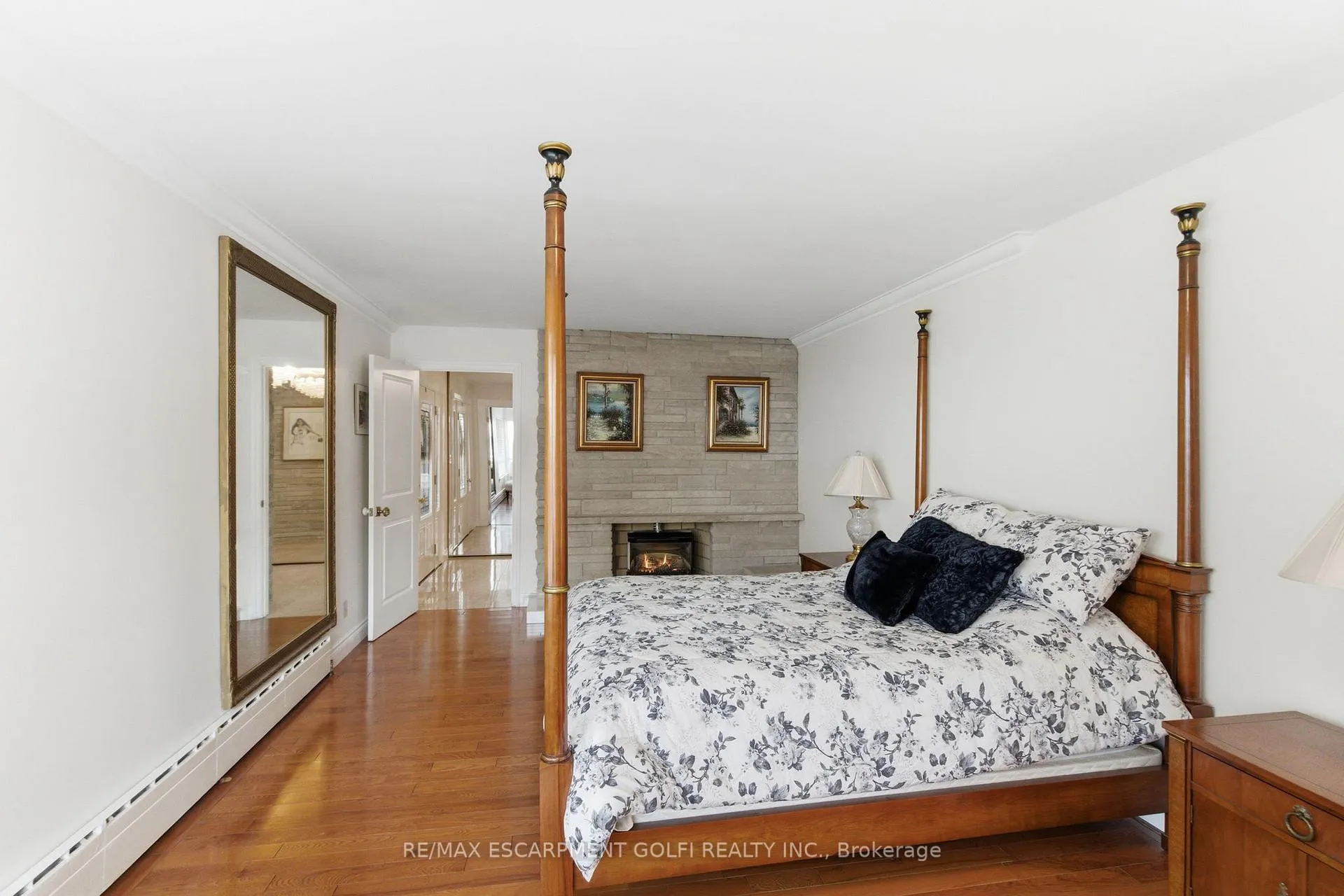 Photo 16 of 16 Freeland Court, Hamilton, Westdale — HOMEH