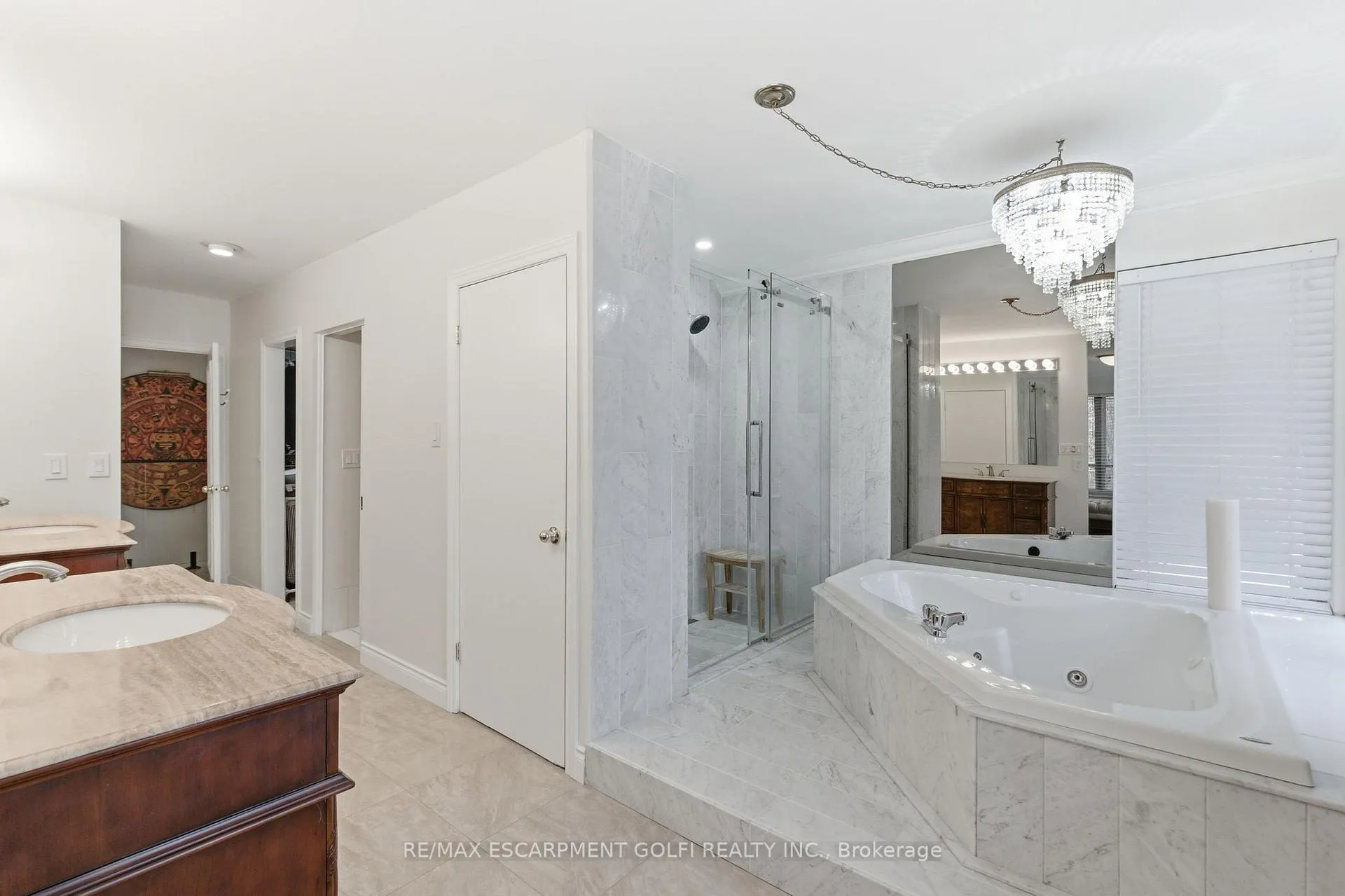 Photo 17 of 16 Freeland Court, Hamilton, Westdale — HOMEH
