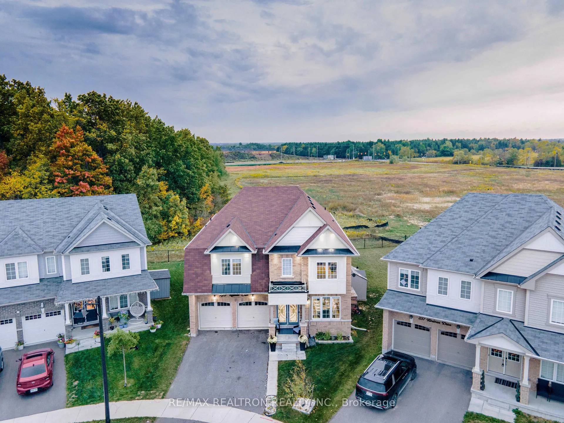 Photo 3 of 233 Kinsman Drive, Hamilton, Binbrook — HOMEH