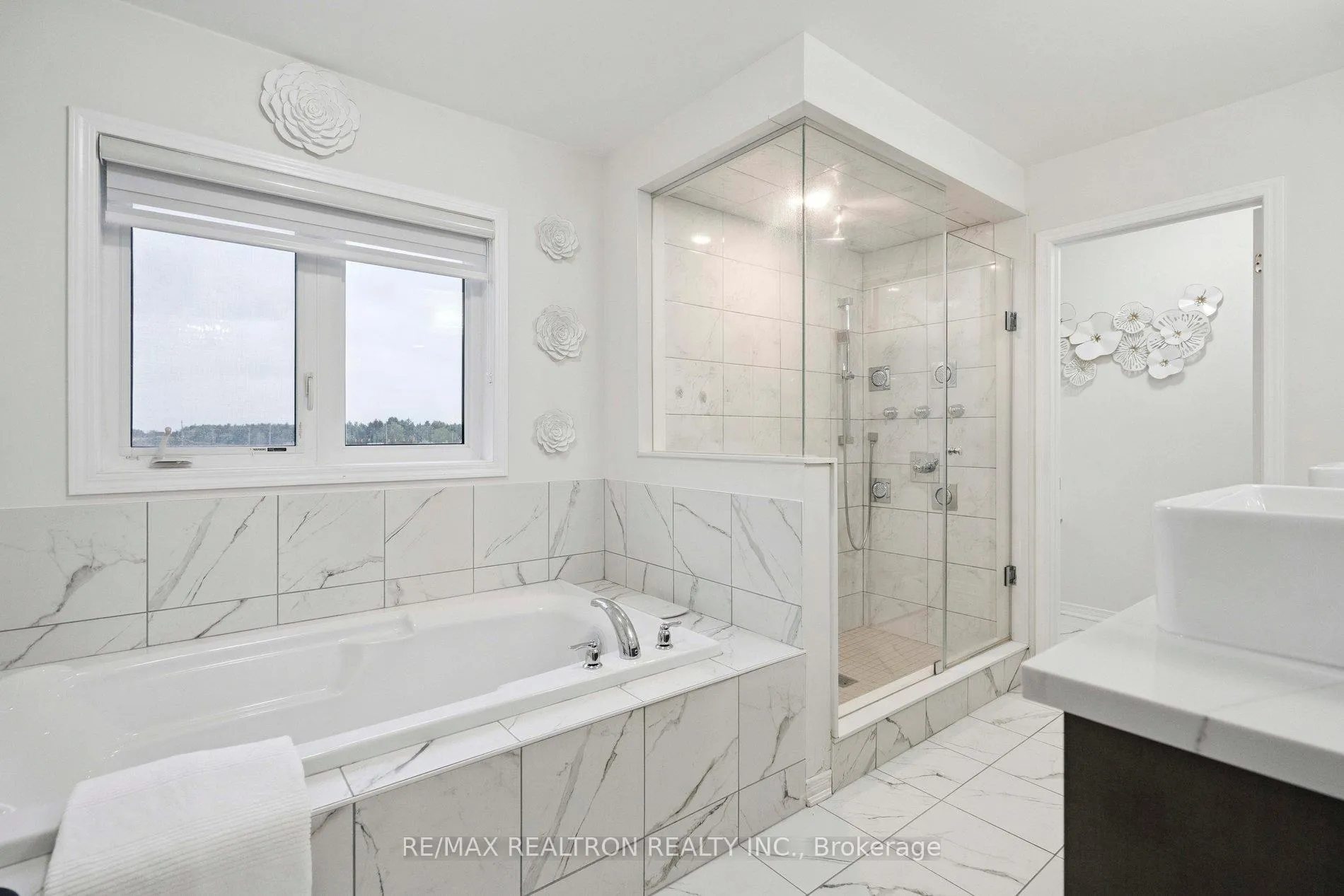 Photo 18 of 233 Kinsman Drive, Hamilton, Binbrook — HOMEH
