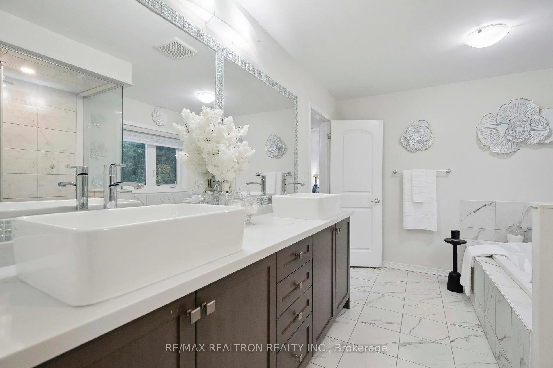 Photo 19 of 233 Kinsman Drive, Hamilton, Binbrook — HOMEH