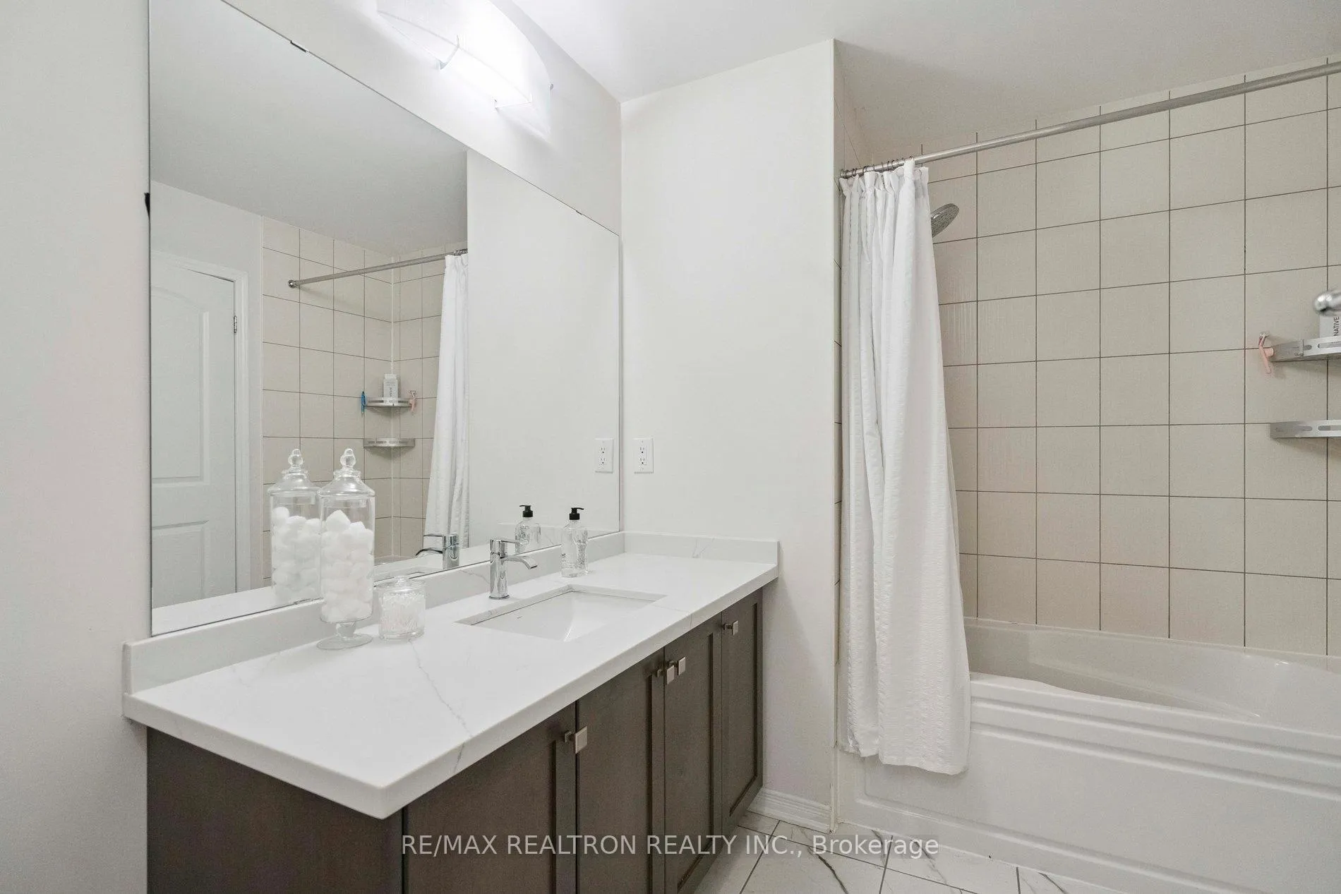 Photo 32 of 233 Kinsman Drive, Hamilton, Binbrook — HOMEH