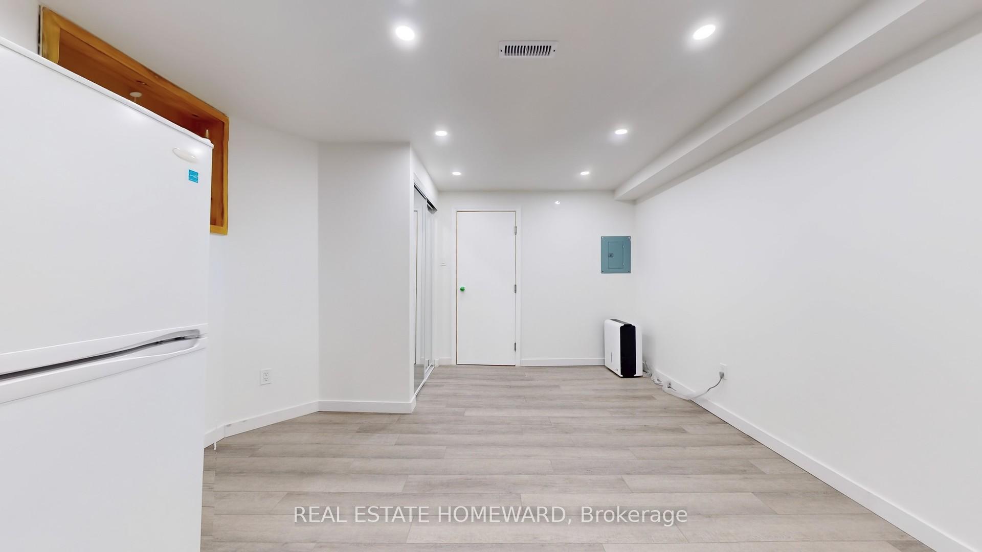 Photo 5 of Unit Lower, 62 Mcclenny Drive, Aurora, Aurora Highlands — HOMEH