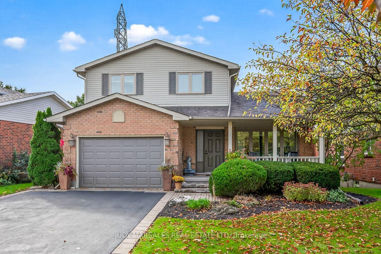 Photo 2 of 12 Vance Crescent, Hamilton, Waterdown — HOMEH