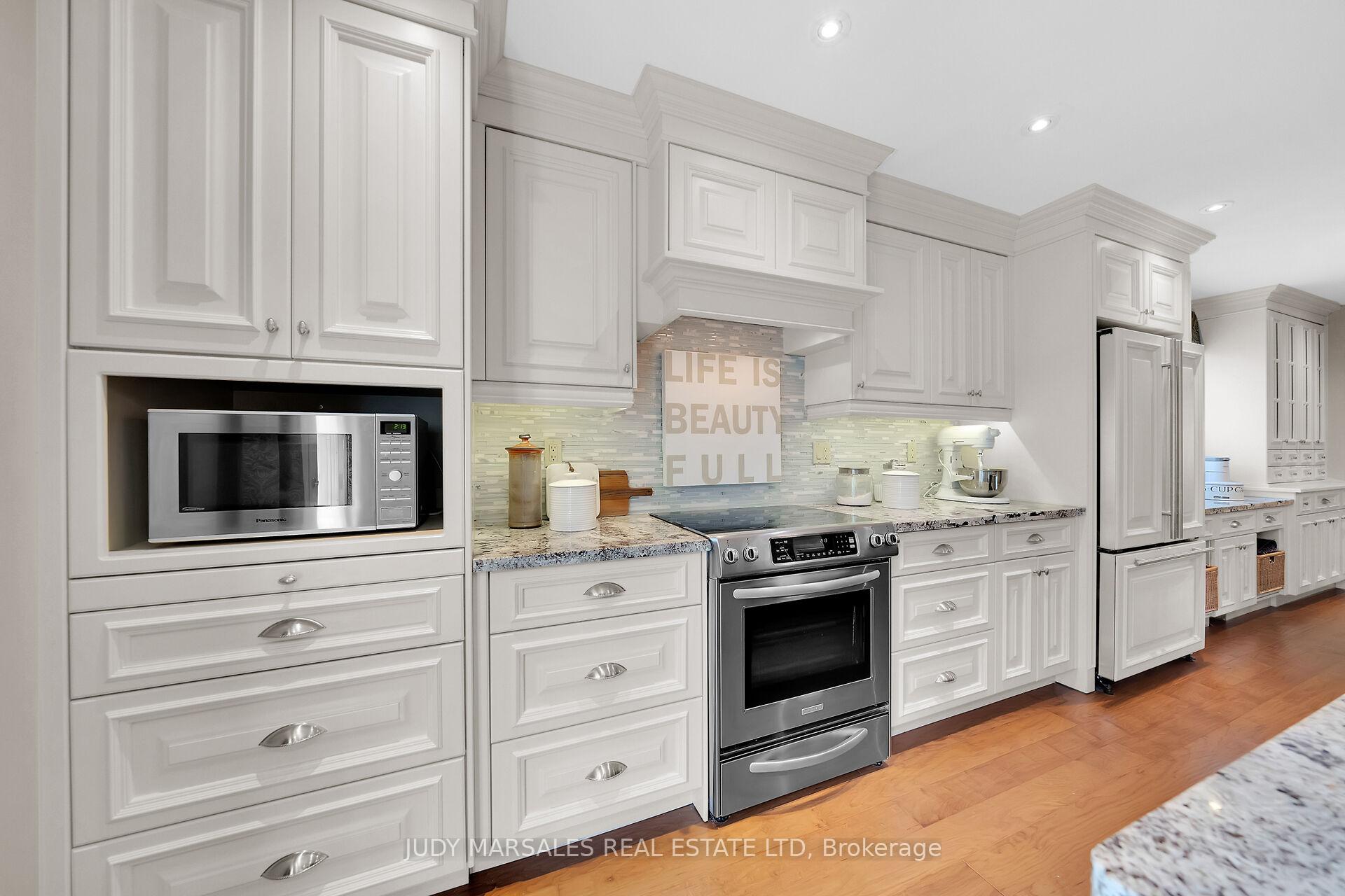 Photo 11 of 12 Vance Crescent, Hamilton, Waterdown — HOMEH