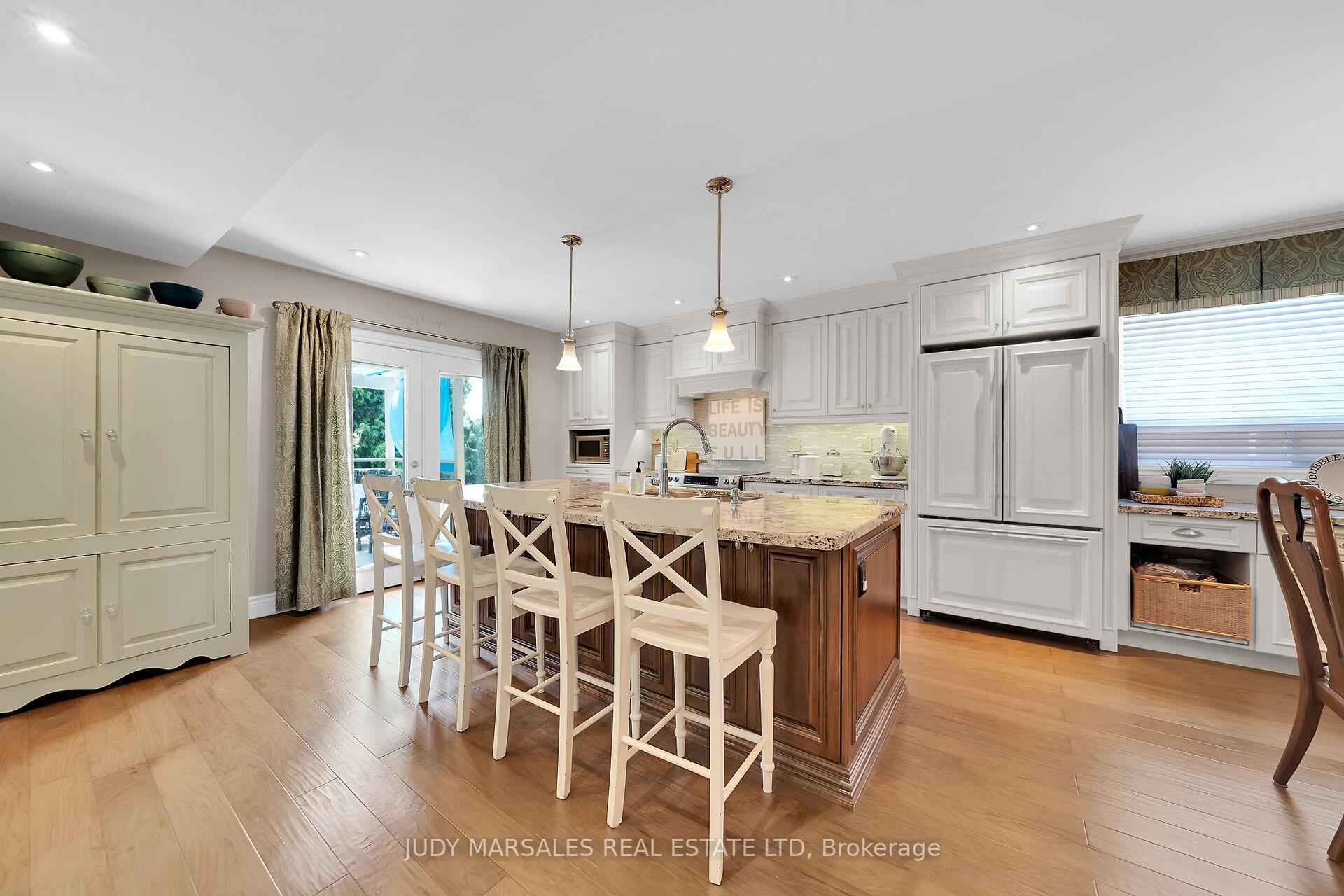 Photo 13 of 12 Vance Crescent, Hamilton, Waterdown — HOMEH