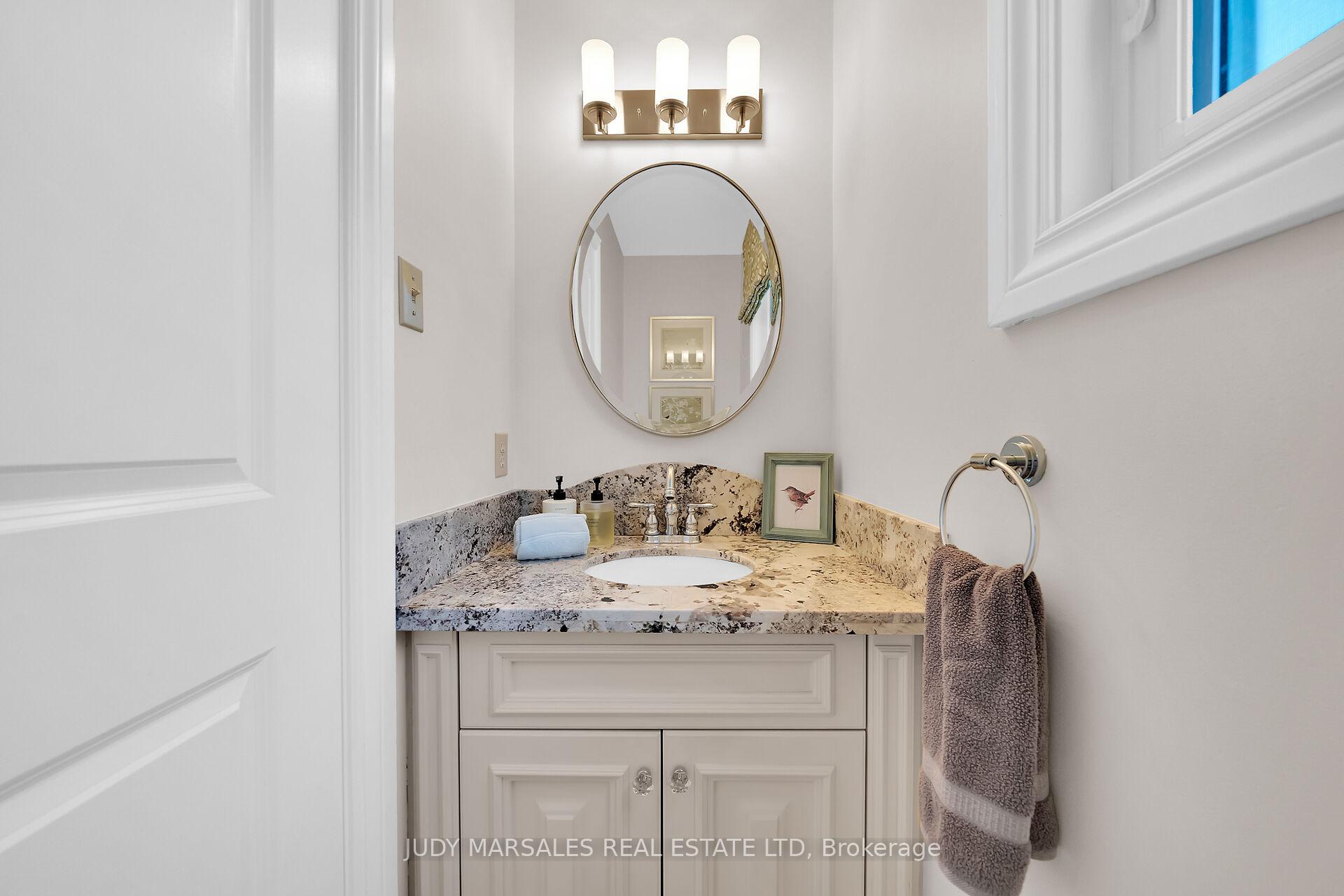 Photo 19 of 12 Vance Crescent, Hamilton, Waterdown — HOMEH