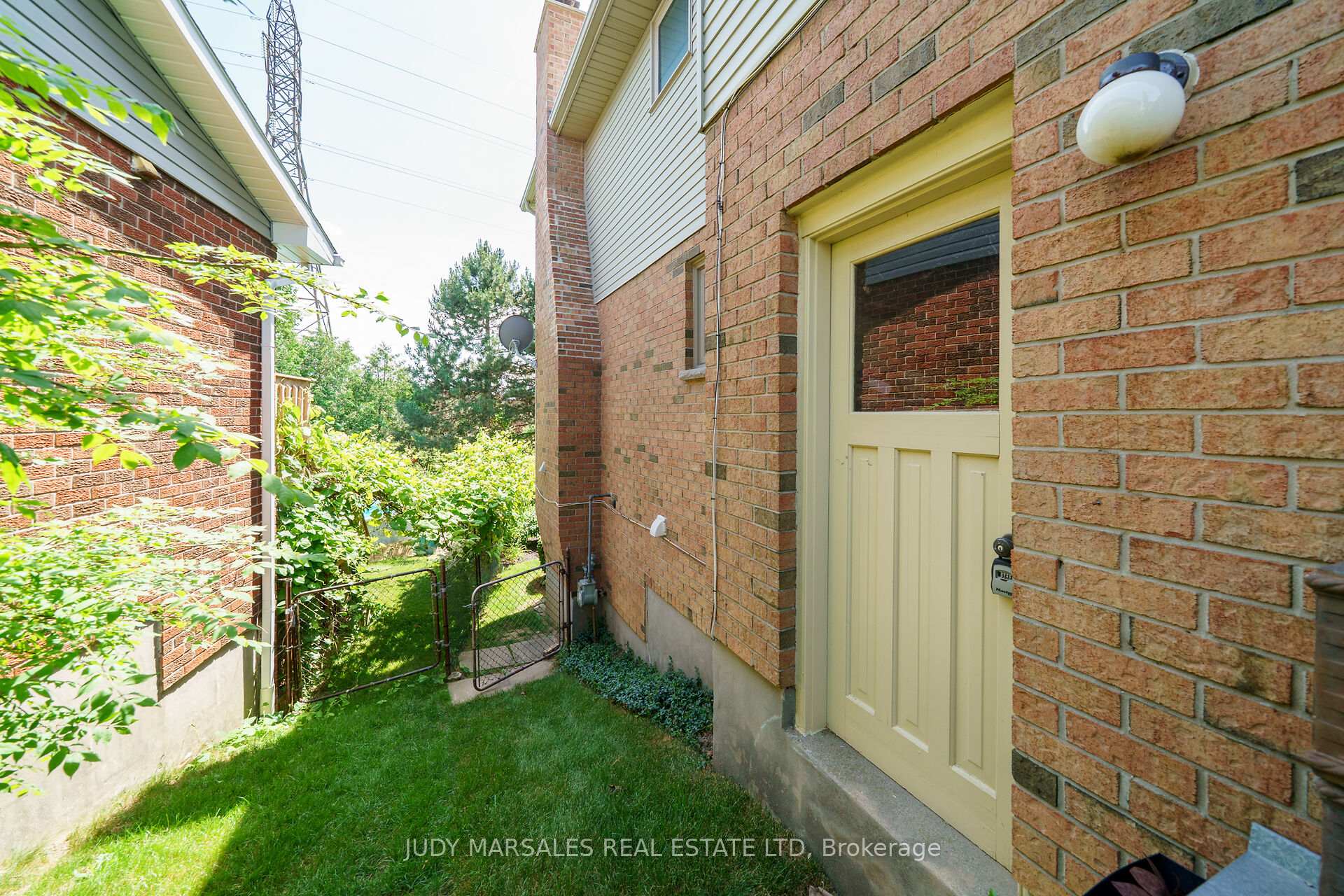 Photo 36 of 12 Vance Crescent, Hamilton, Waterdown — HOMEH
