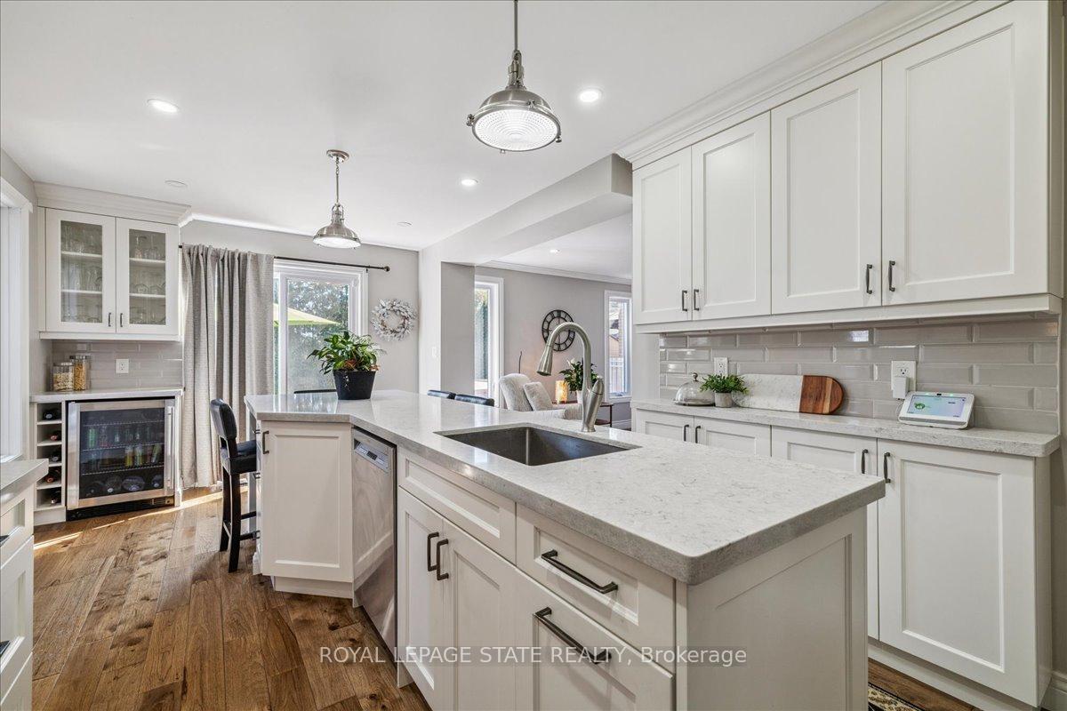 Photo 3 of 1 Parkvista Place, Hamilton, Stoney Creek Mountain — HOMEH
