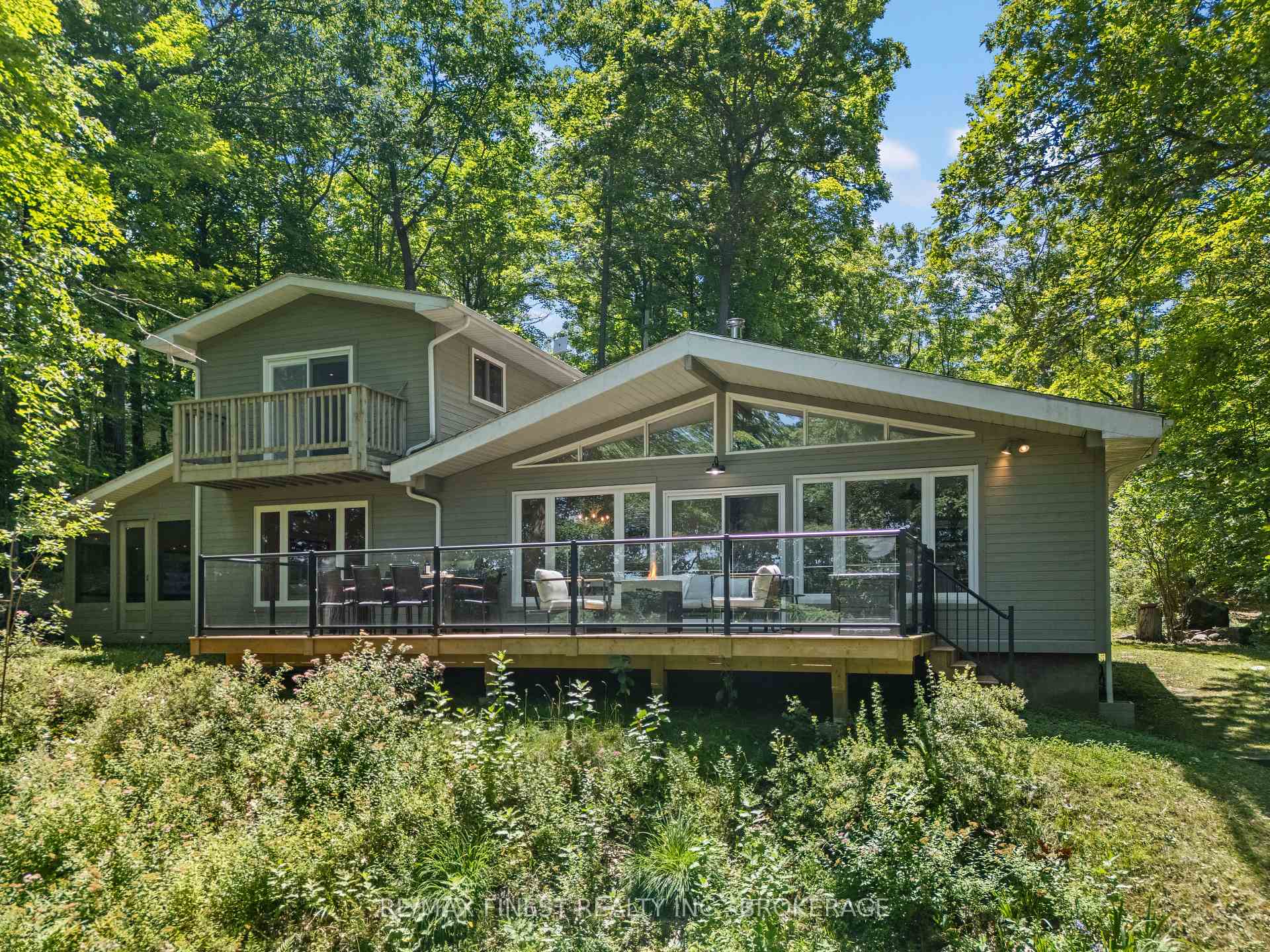 Front of 32 Oakwood Lane