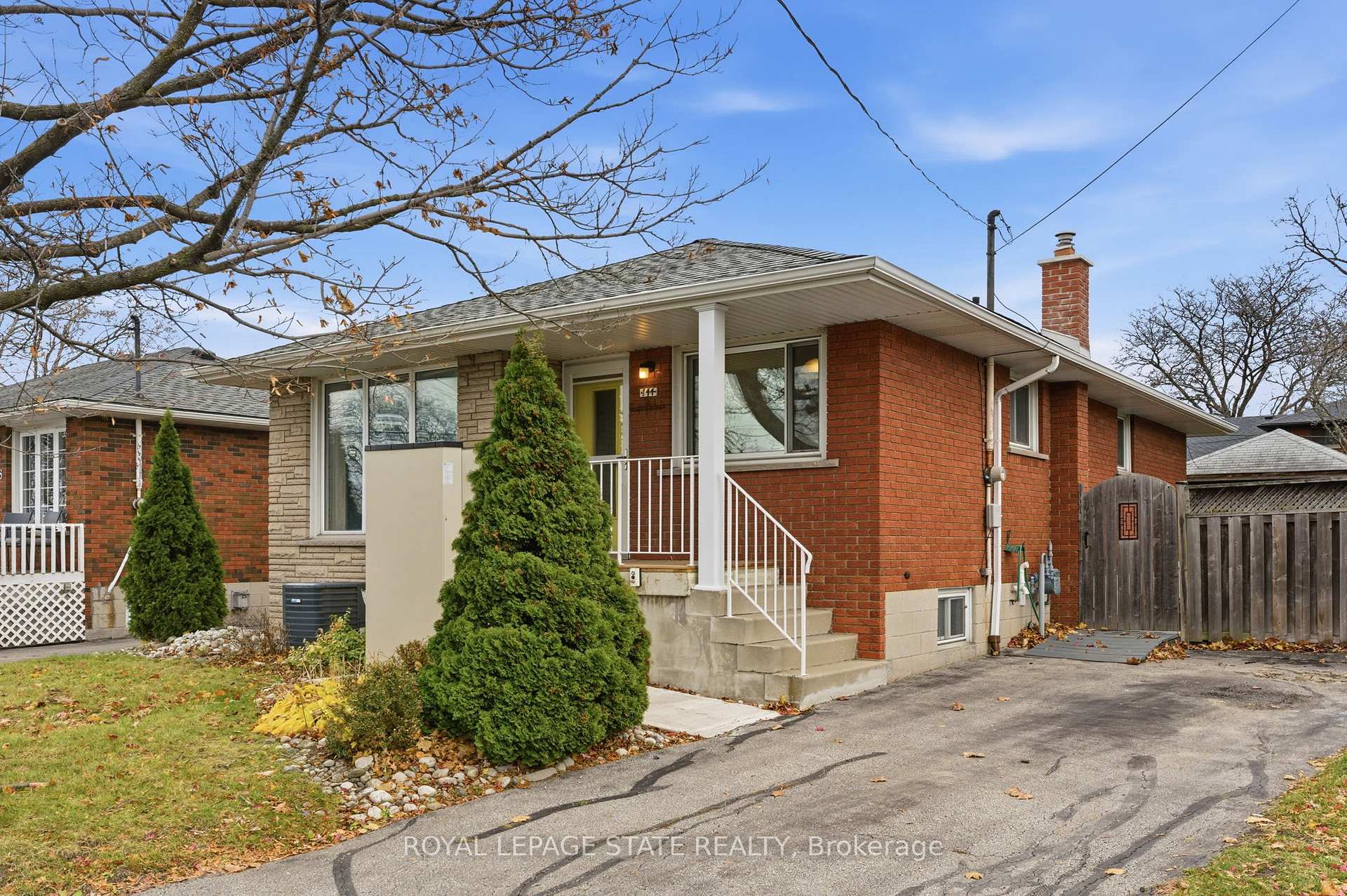 Photo 1 of 144 Hoover Crescent, Hamilton, Balfour — HOMEH