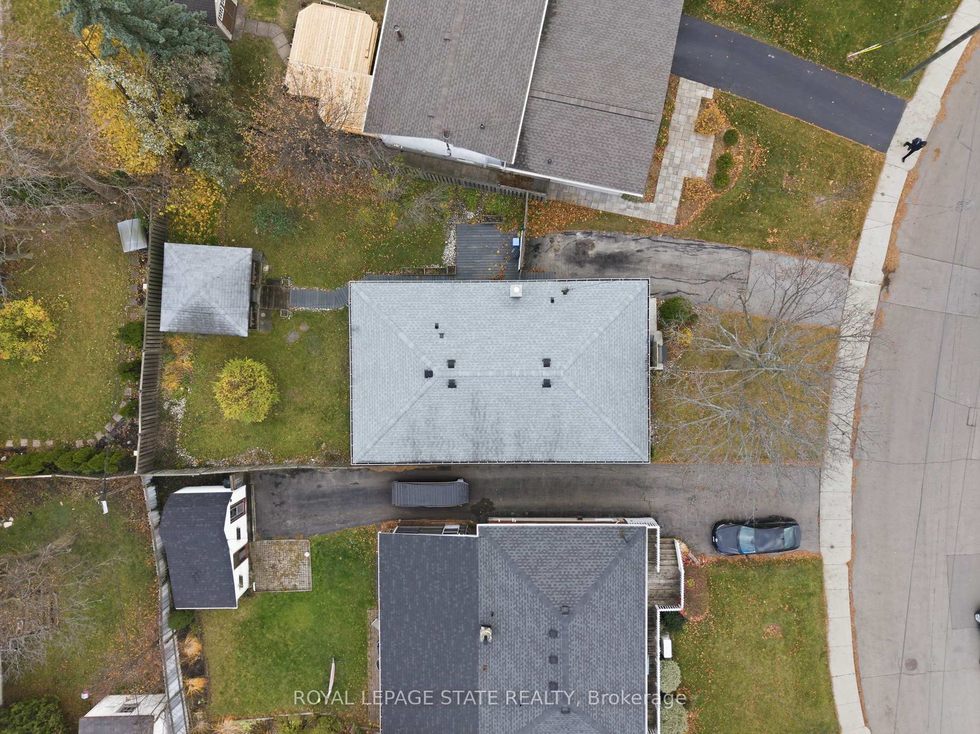 Photo 3 of 144 Hoover Crescent, Hamilton, Balfour — HOMEH