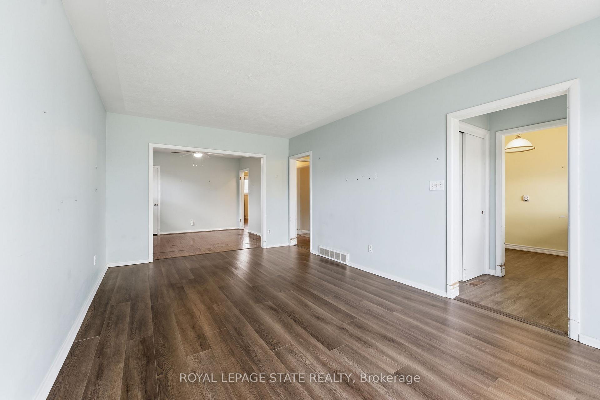 Photo 4 of 144 Hoover Crescent, Hamilton, Balfour — HOMEH
