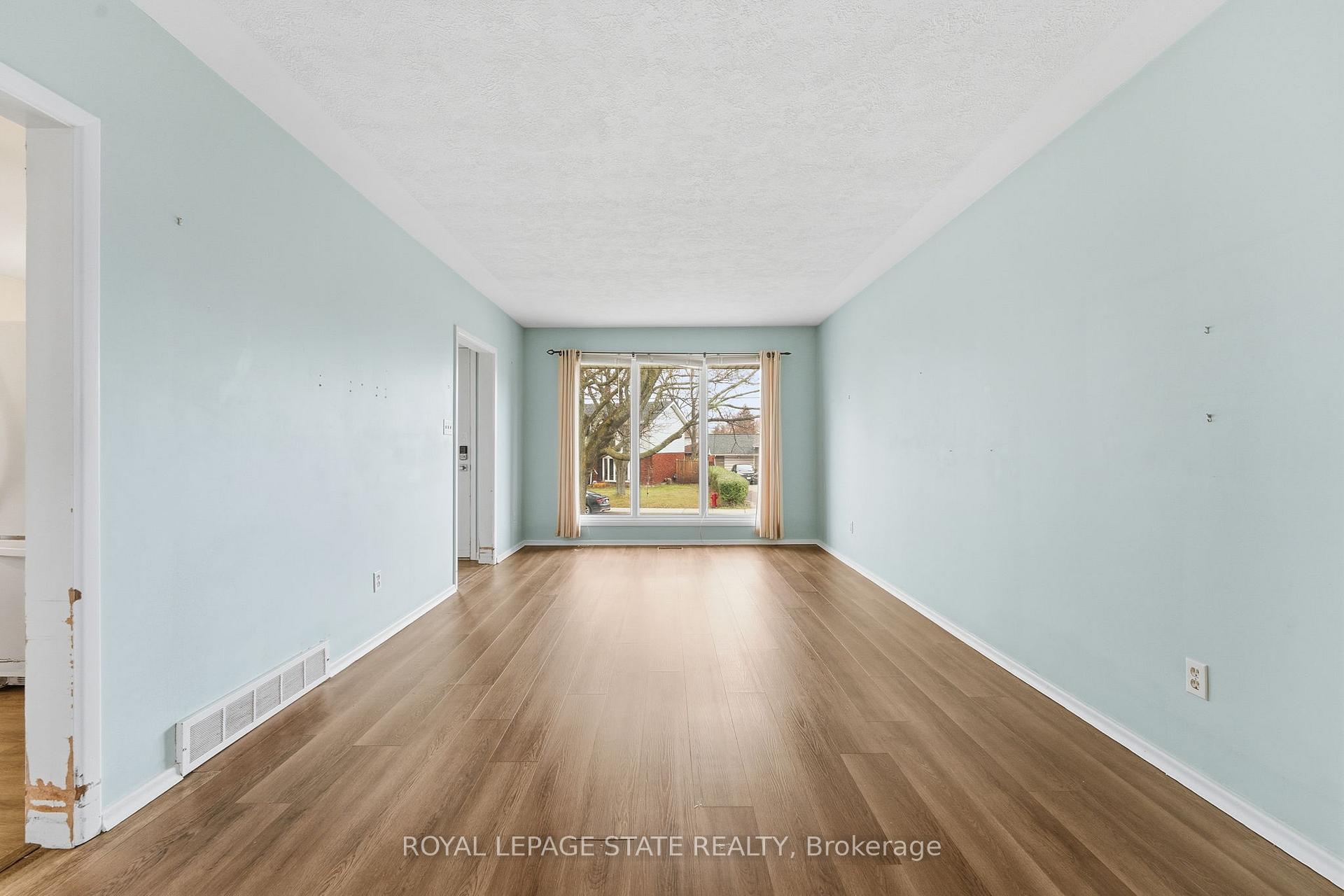 Photo 6 of 144 Hoover Crescent, Hamilton, Balfour — HOMEH