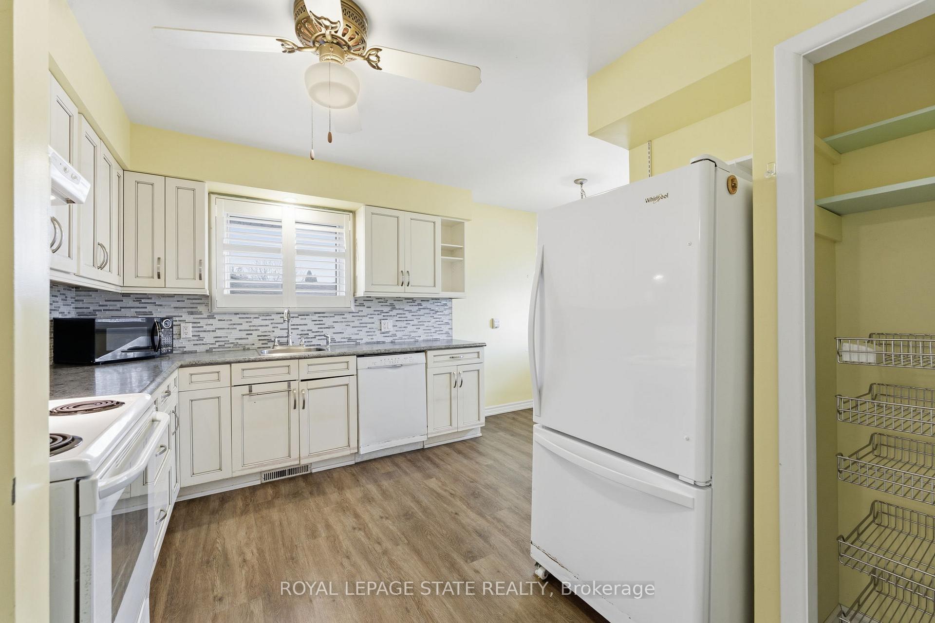 Photo 8 of 144 Hoover Crescent, Hamilton, Balfour — HOMEH