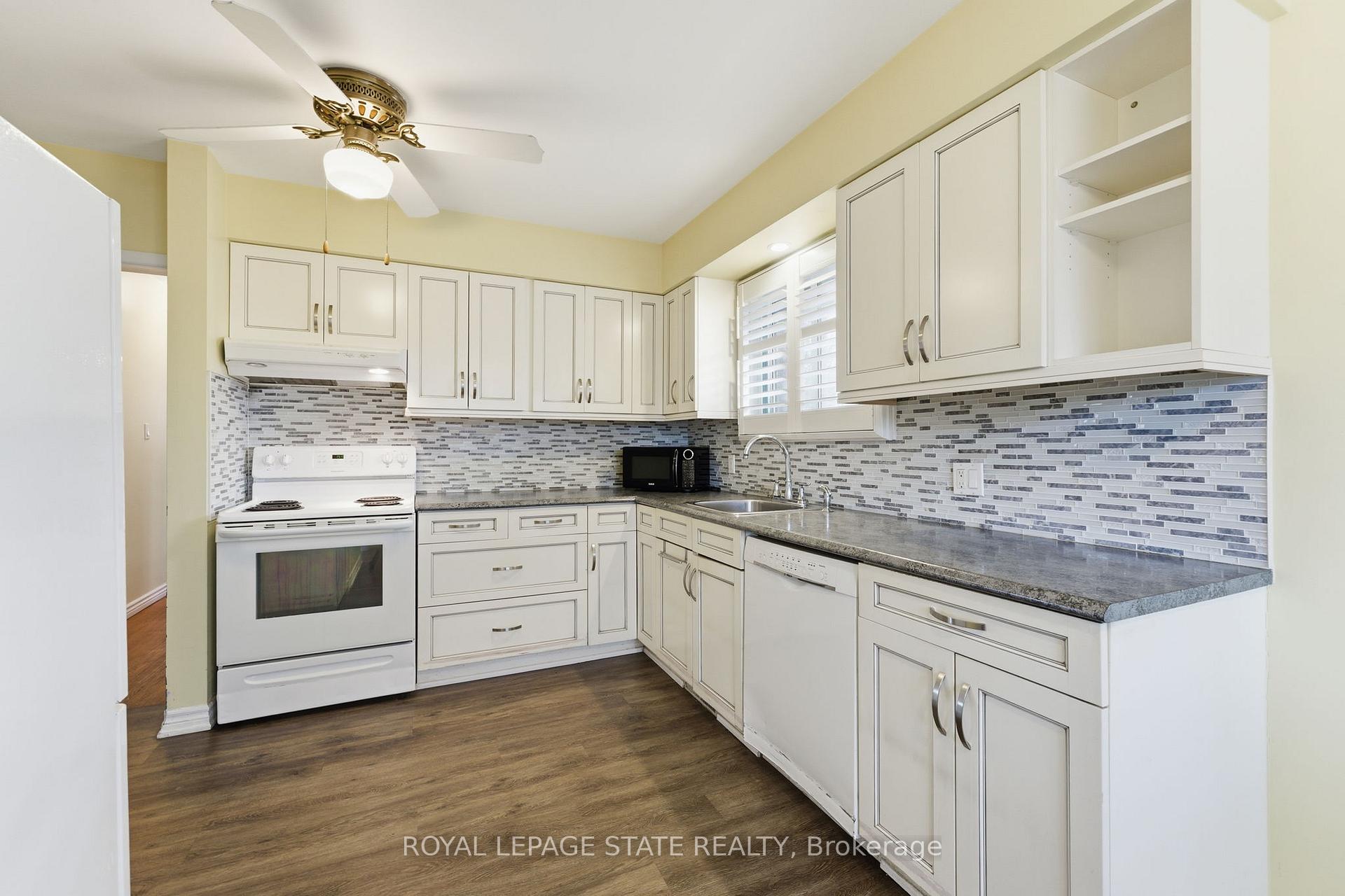 Photo 10 of 144 Hoover Crescent, Hamilton, Balfour — HOMEH