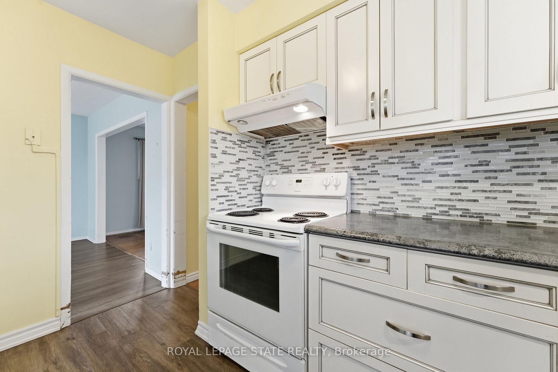 Photo 12 of 144 Hoover Crescent, Hamilton, Balfour — HOMEH
