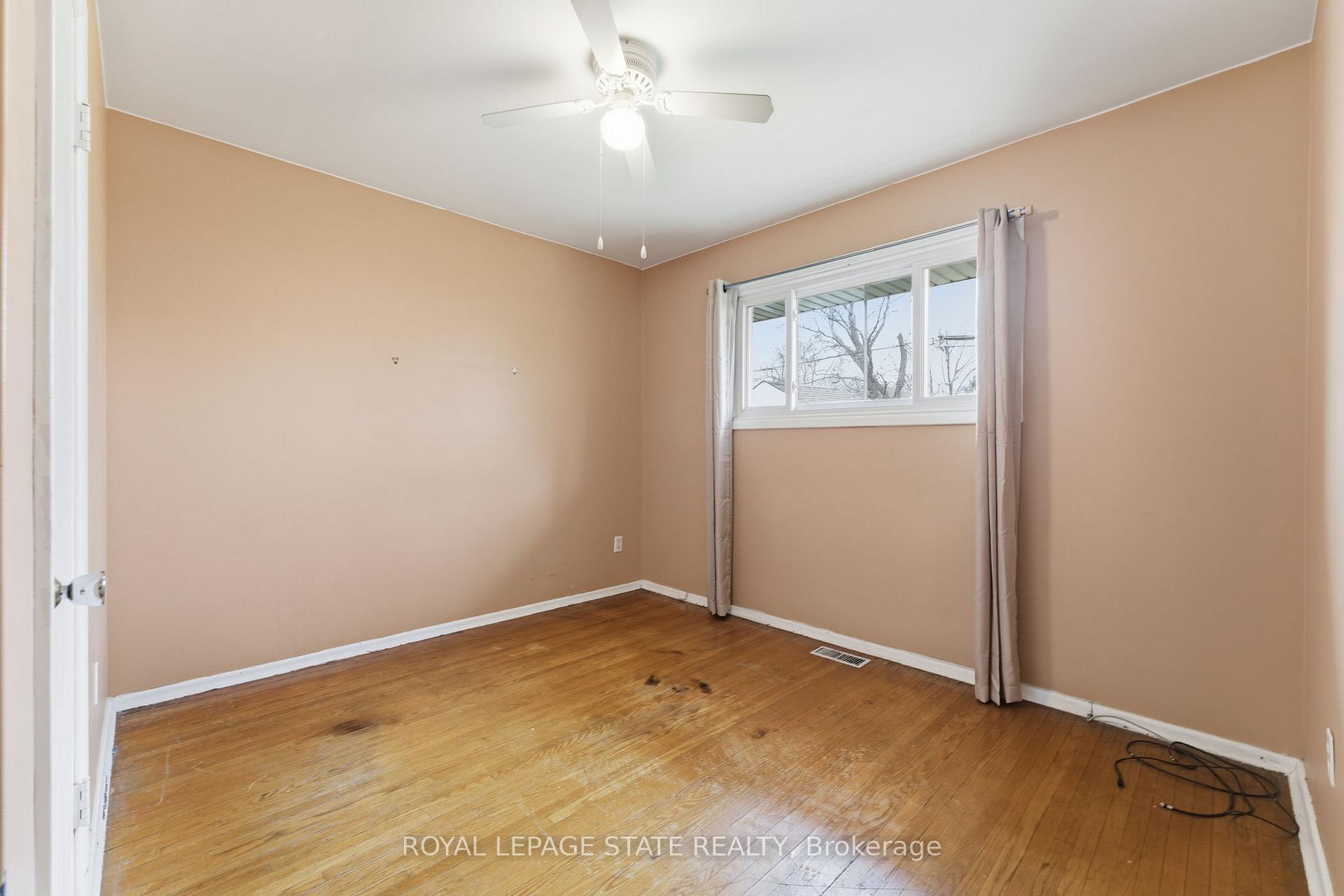 Photo 13 of 144 Hoover Crescent, Hamilton, Balfour — HOMEH
