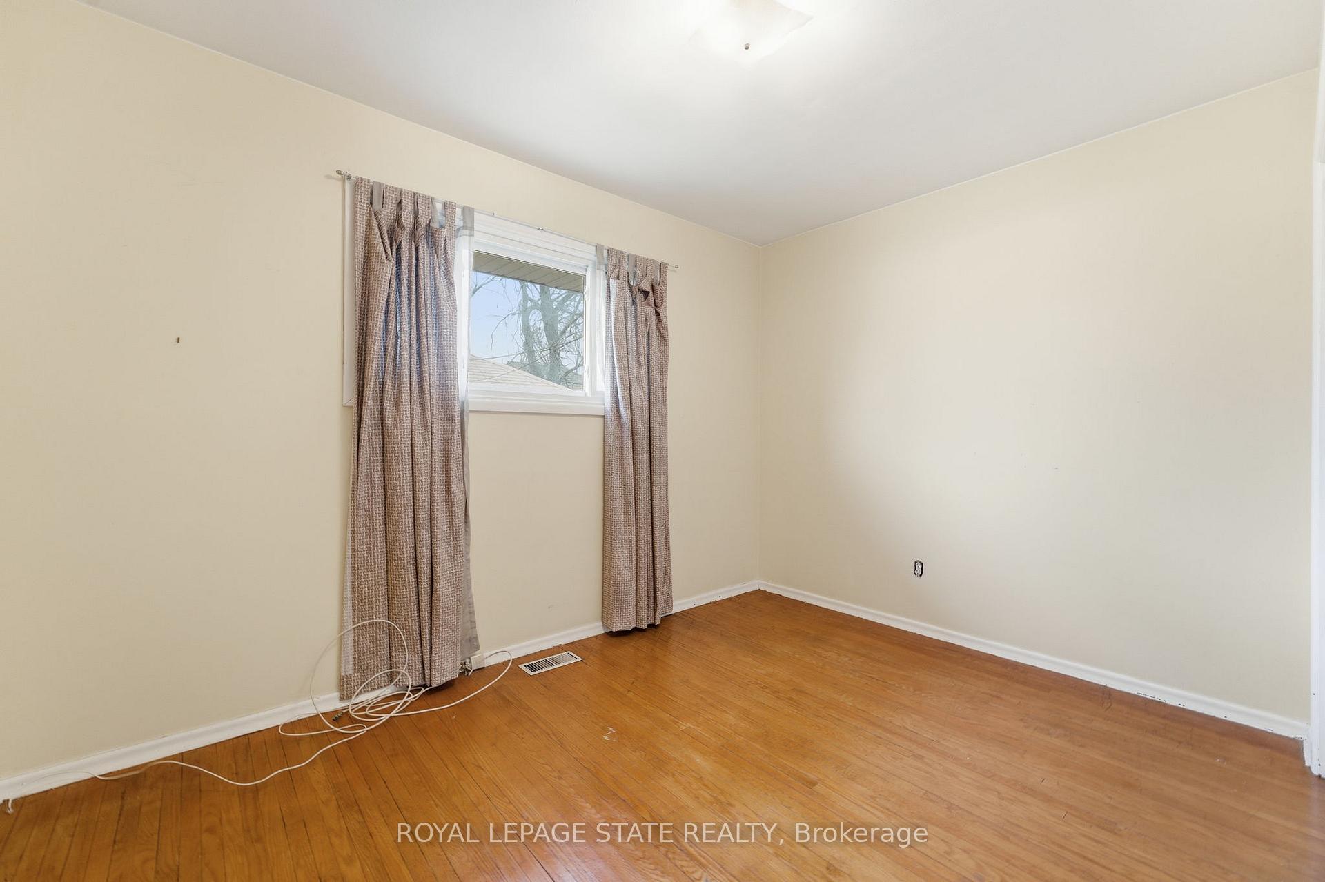 Photo 14 of 144 Hoover Crescent, Hamilton, Balfour — HOMEH