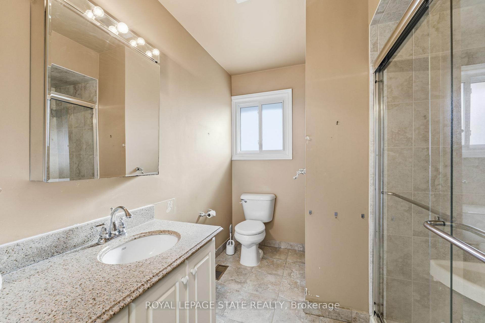 Photo 15 of 144 Hoover Crescent, Hamilton, Balfour — HOMEH