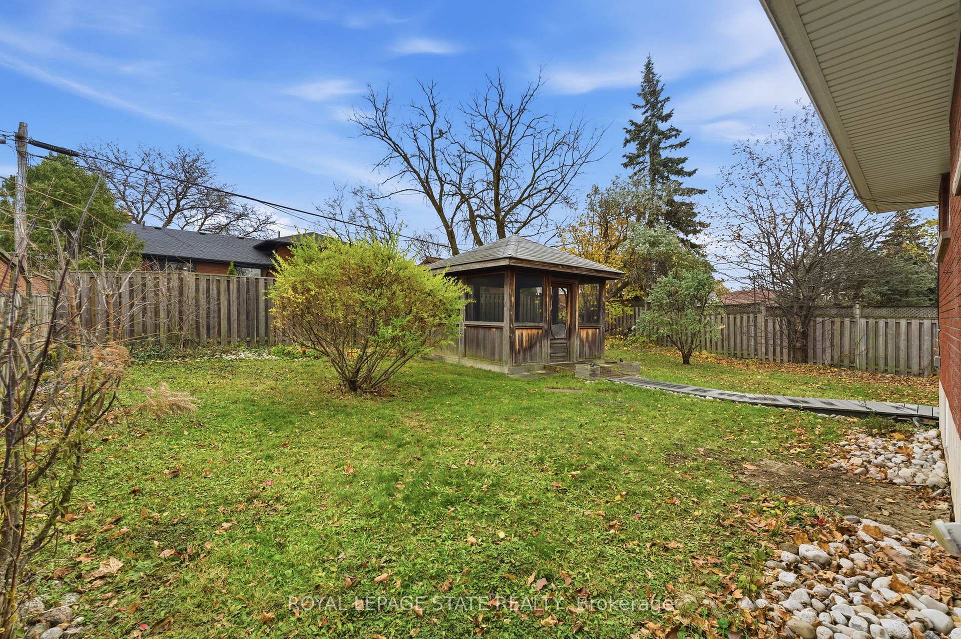 Photo 26 of 144 Hoover Crescent, Hamilton, Balfour — HOMEH