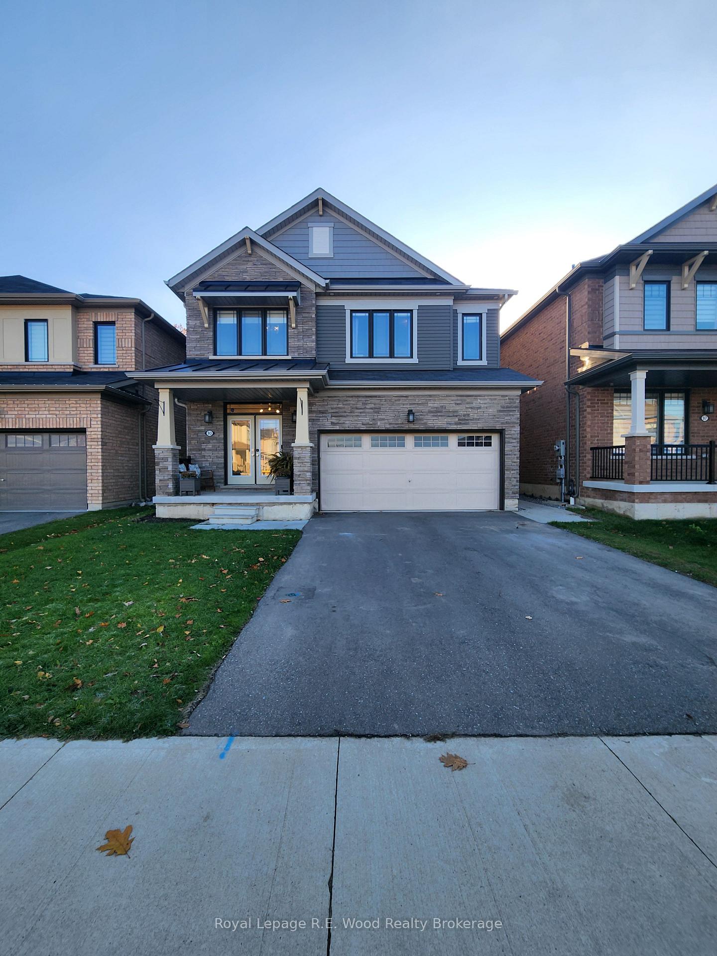 Photo 2 of 93 Cactus Crescent, Hamilton, Stoney Creek Mountain — HOMEH